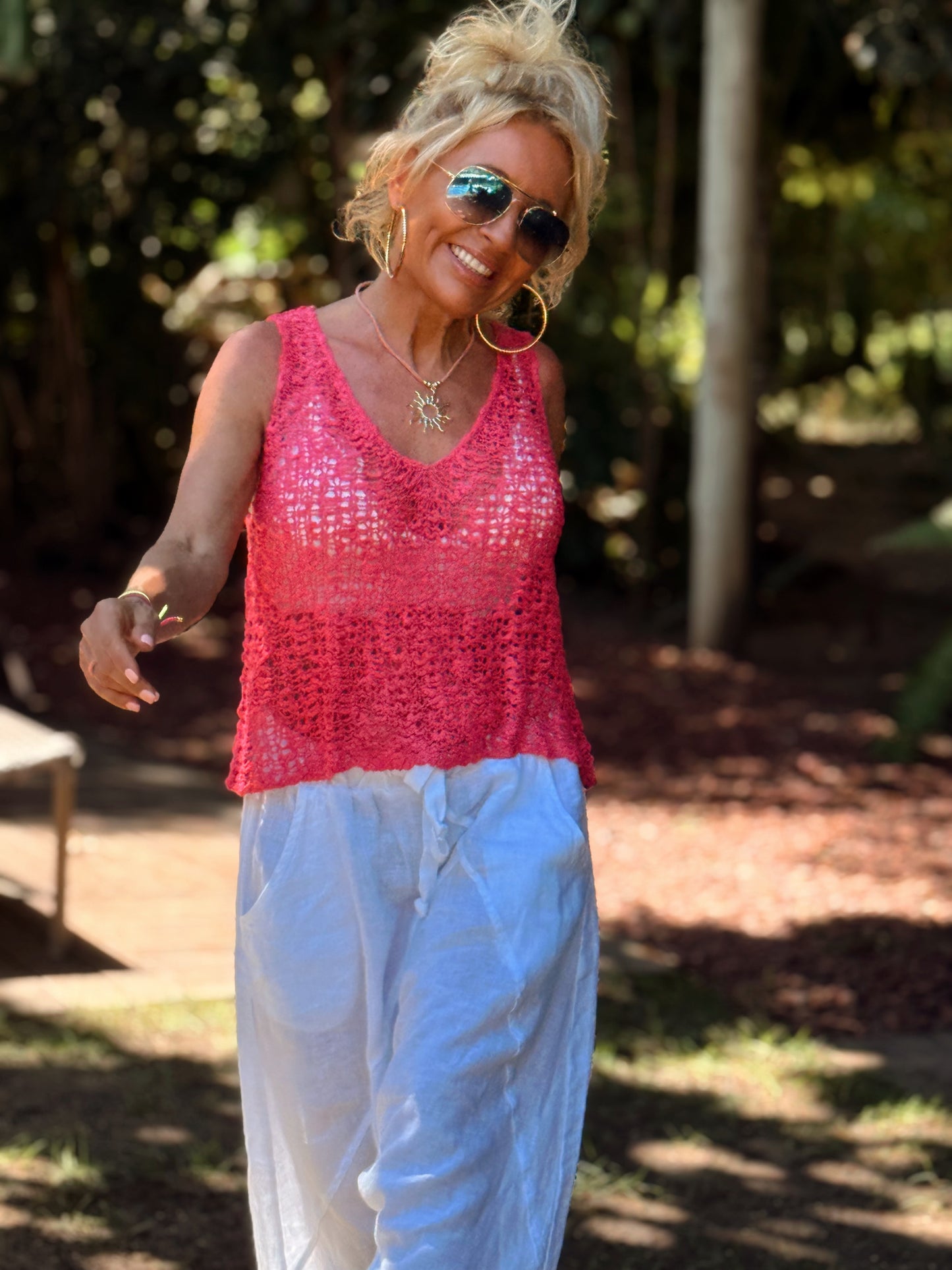 TOP AGUJEROS LUISA FUCSIA