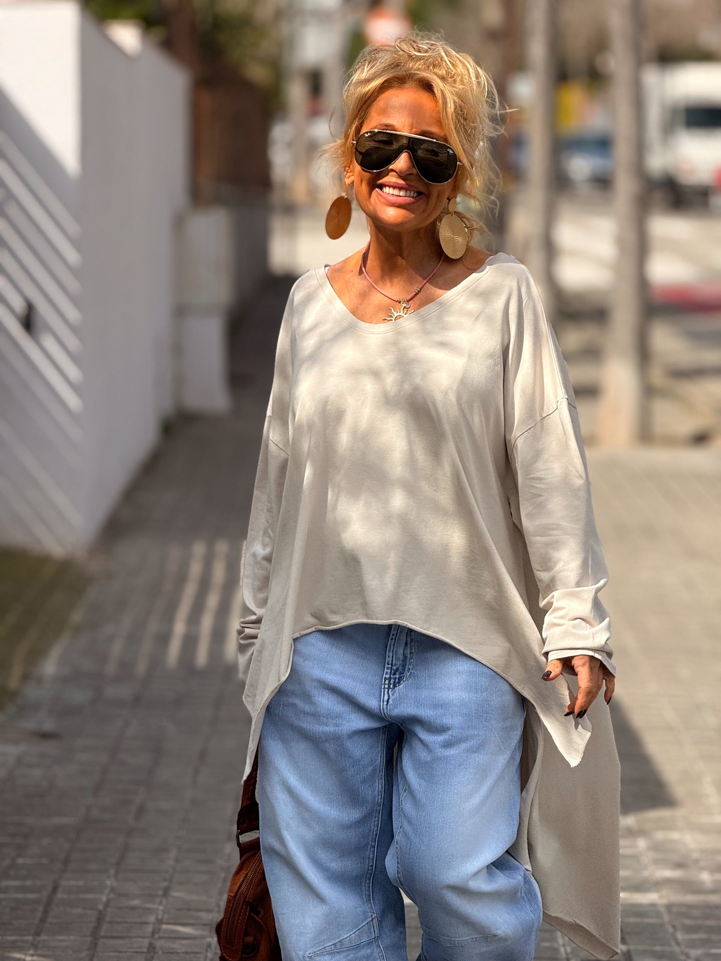 CAMISETA OVERSIZE ASIMÉTRICA MULTICOLOR