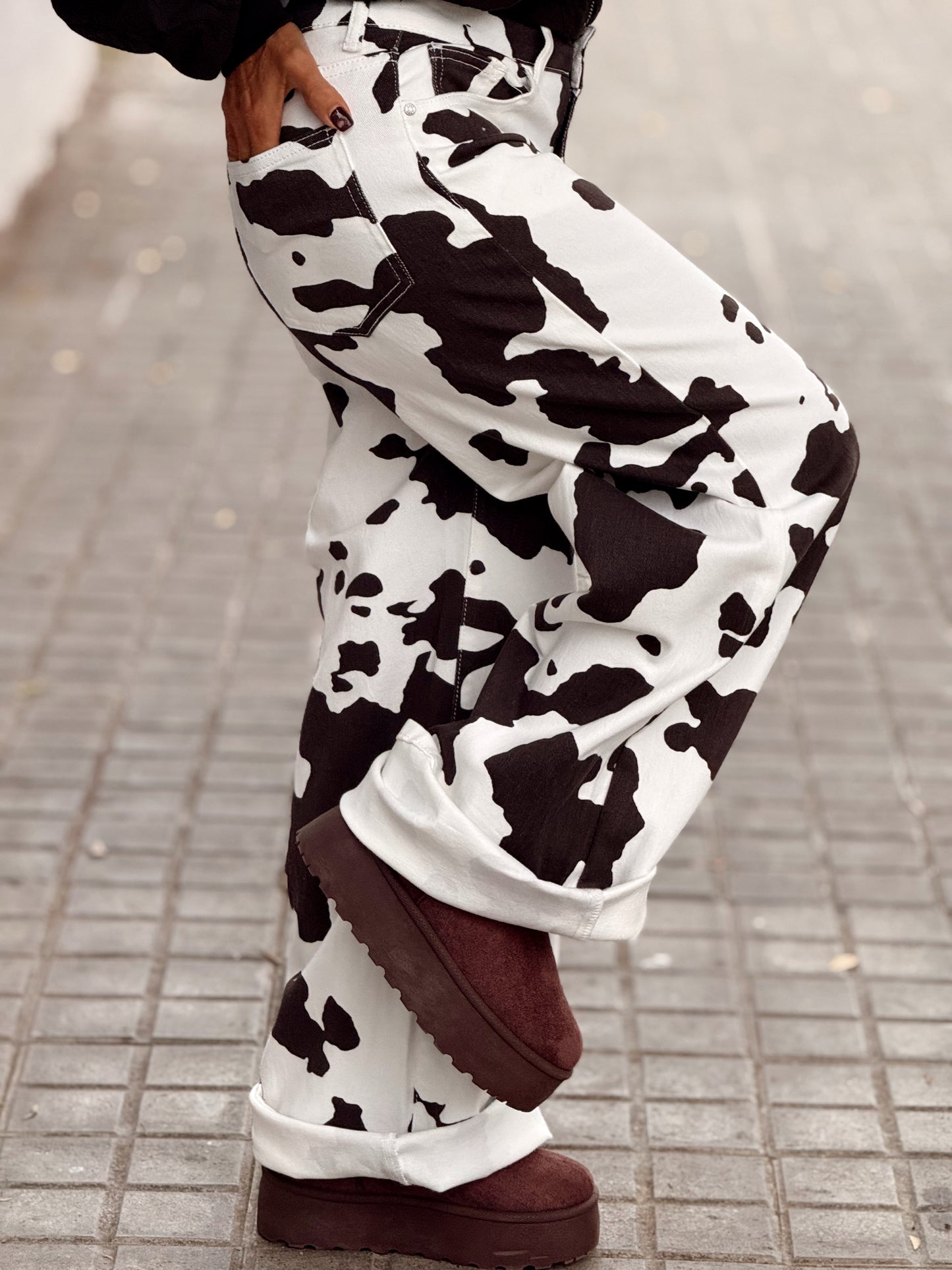 JEANS ESTAMPADO VACA MARRON