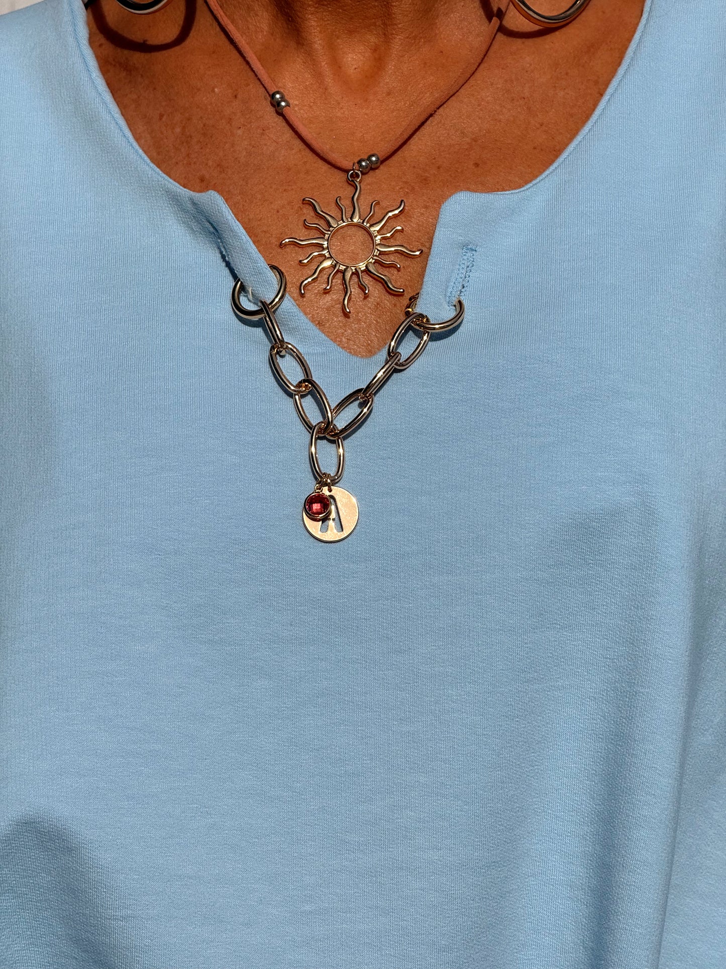 SUDADERA OVERSIZE CON CADENA LETRA CON BRILLANTE BRIGITTE MULTICOLOR