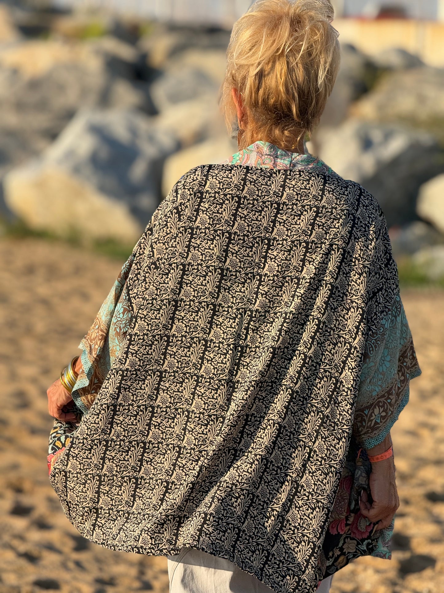 KIMONO CORTO ESTAMPADO MULTICOLOR