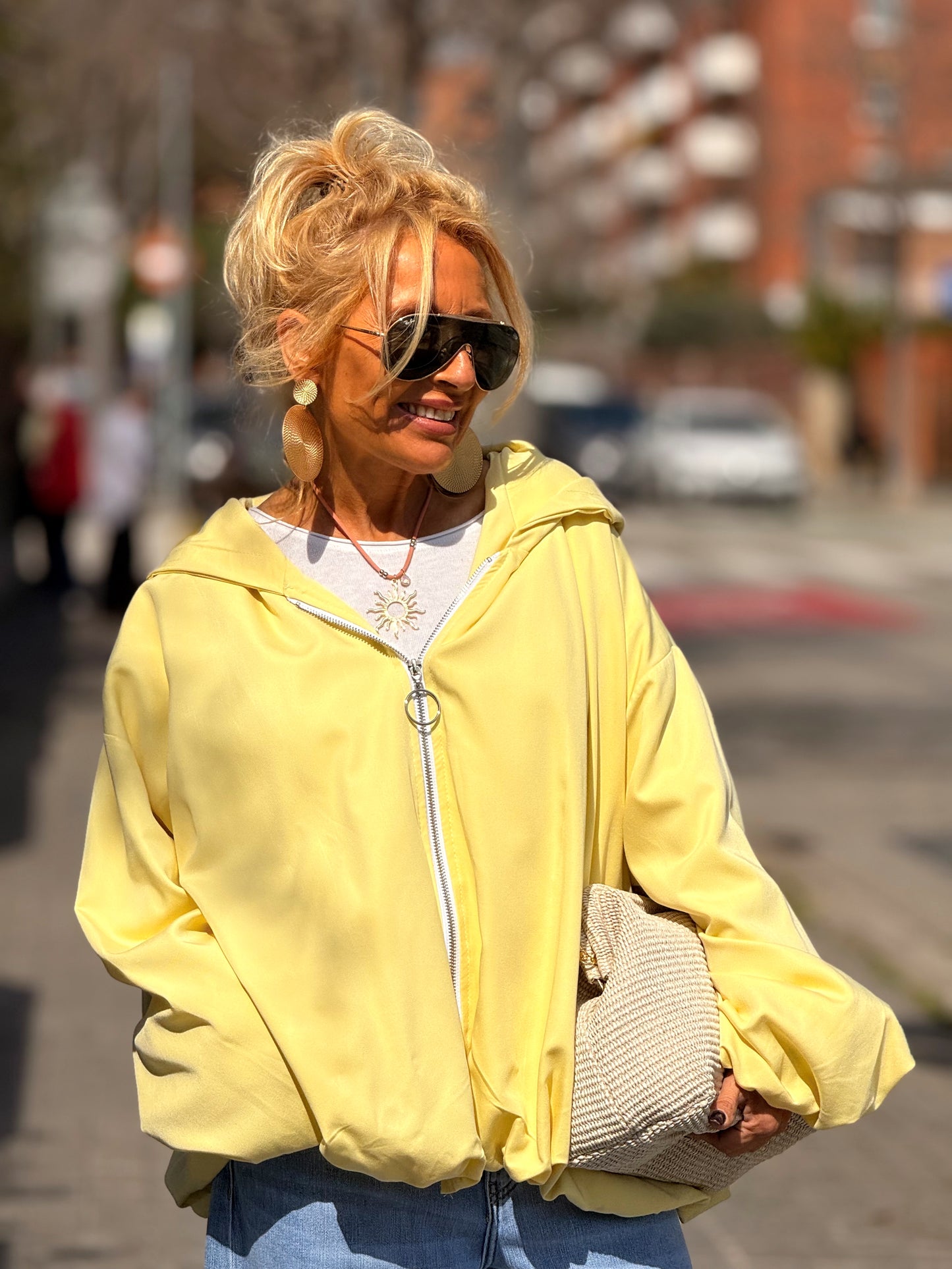 TRENCH OVERSIZE CON CAPUCHA MULTICOLOR