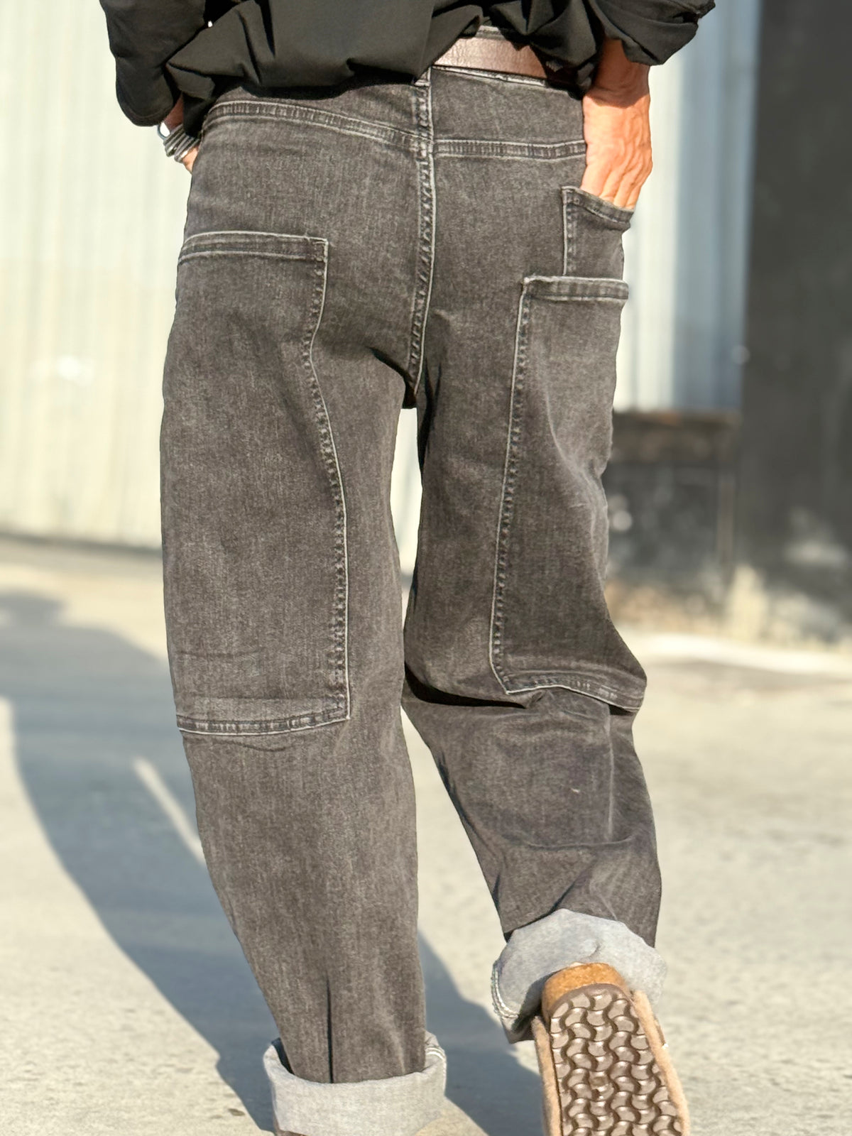 JEANS VAQUEROS CON CINTURÓN JUAN GRIS