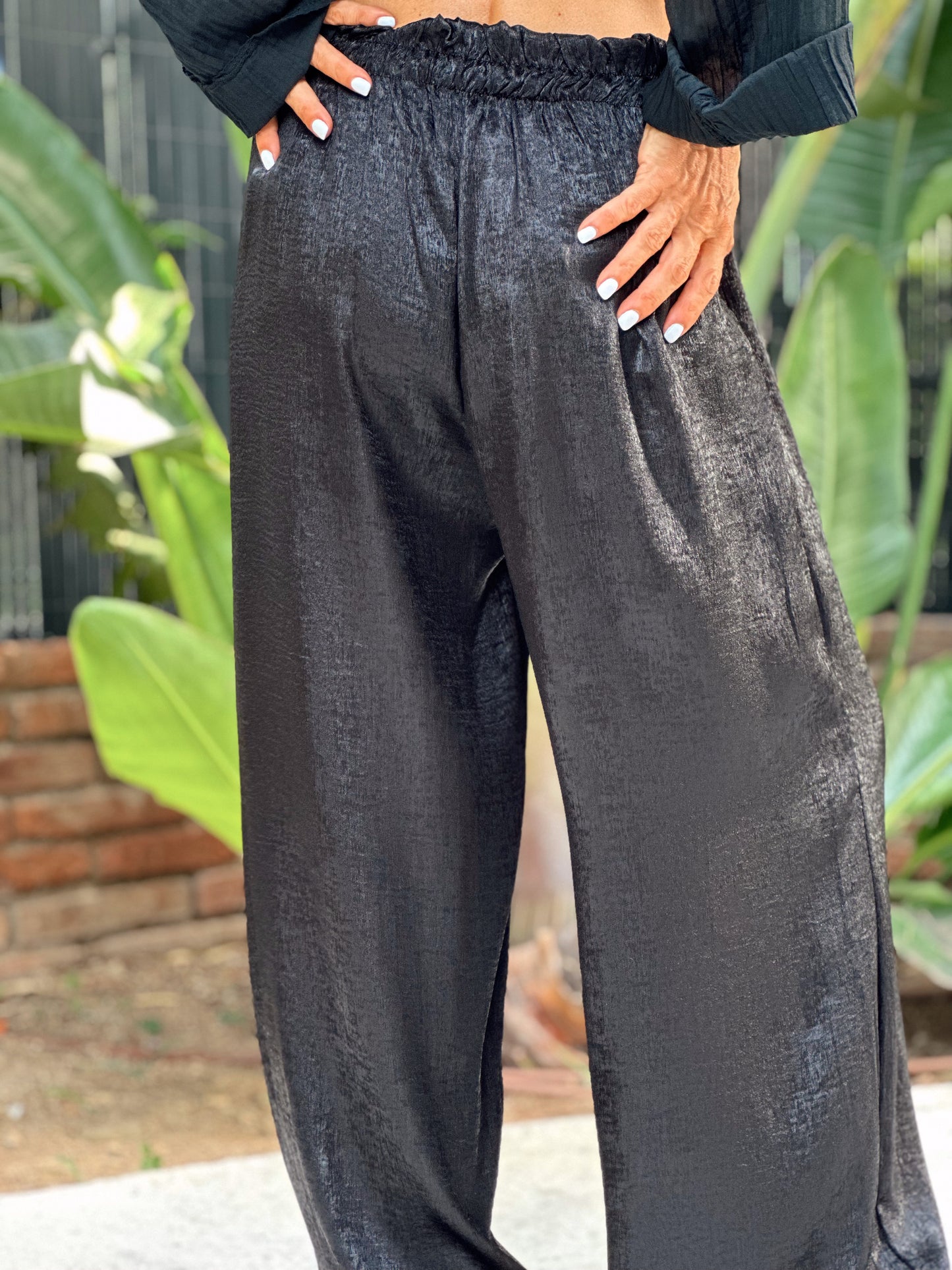 PANTALON OVERSIZE LARGO METALIZADO NEGRO