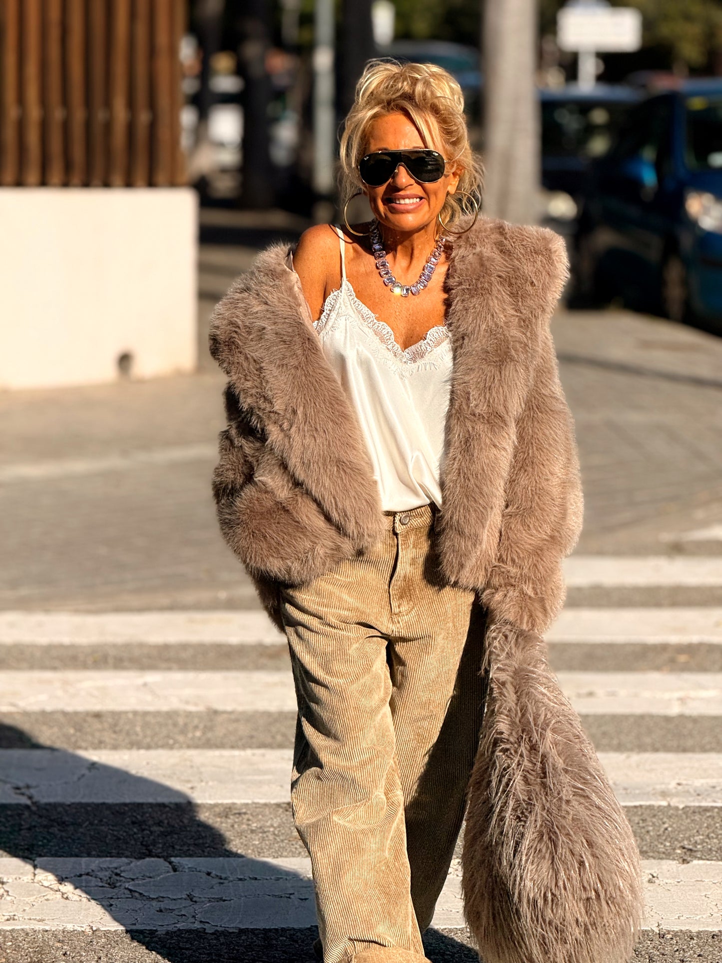 CHAQUETA CON CAPUCHA PELO SINTÉTICO MULTICOLOR