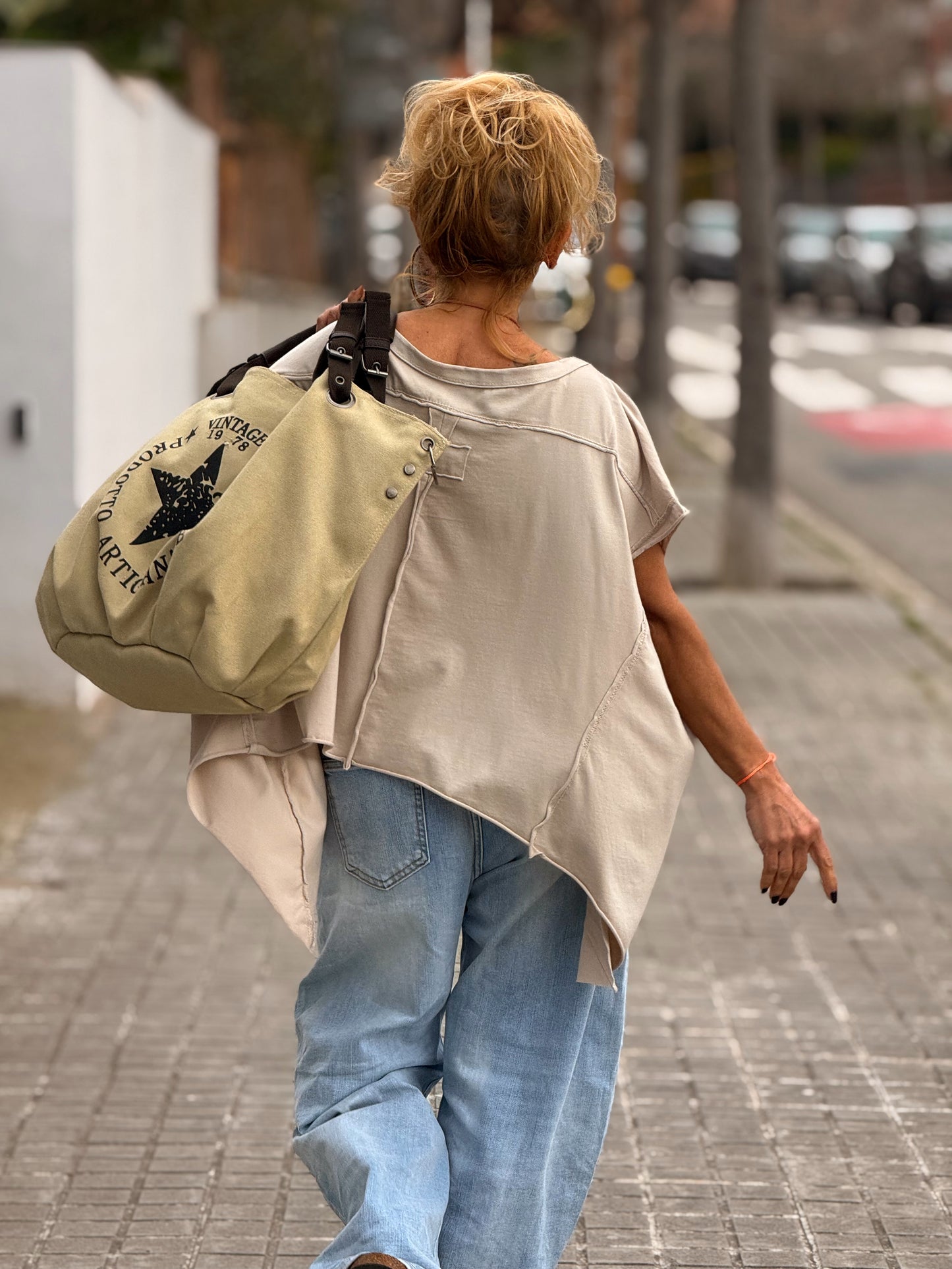 CAMISETA ASIMÉTRICA SACHA MULTICOLOR