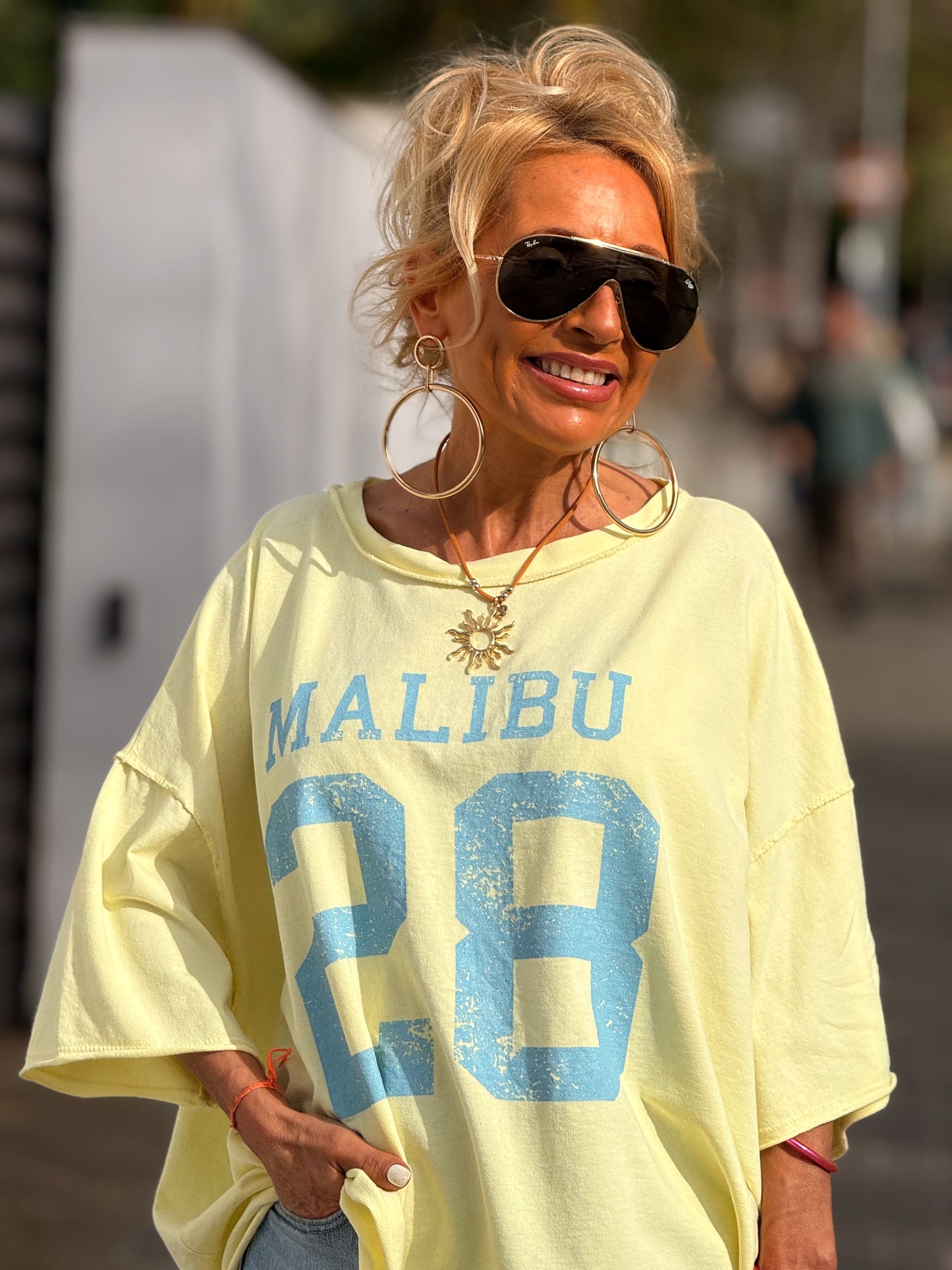 CAMISETA SUPER OVERSIZE DESGASTADA MALIBU MULTICOLOR