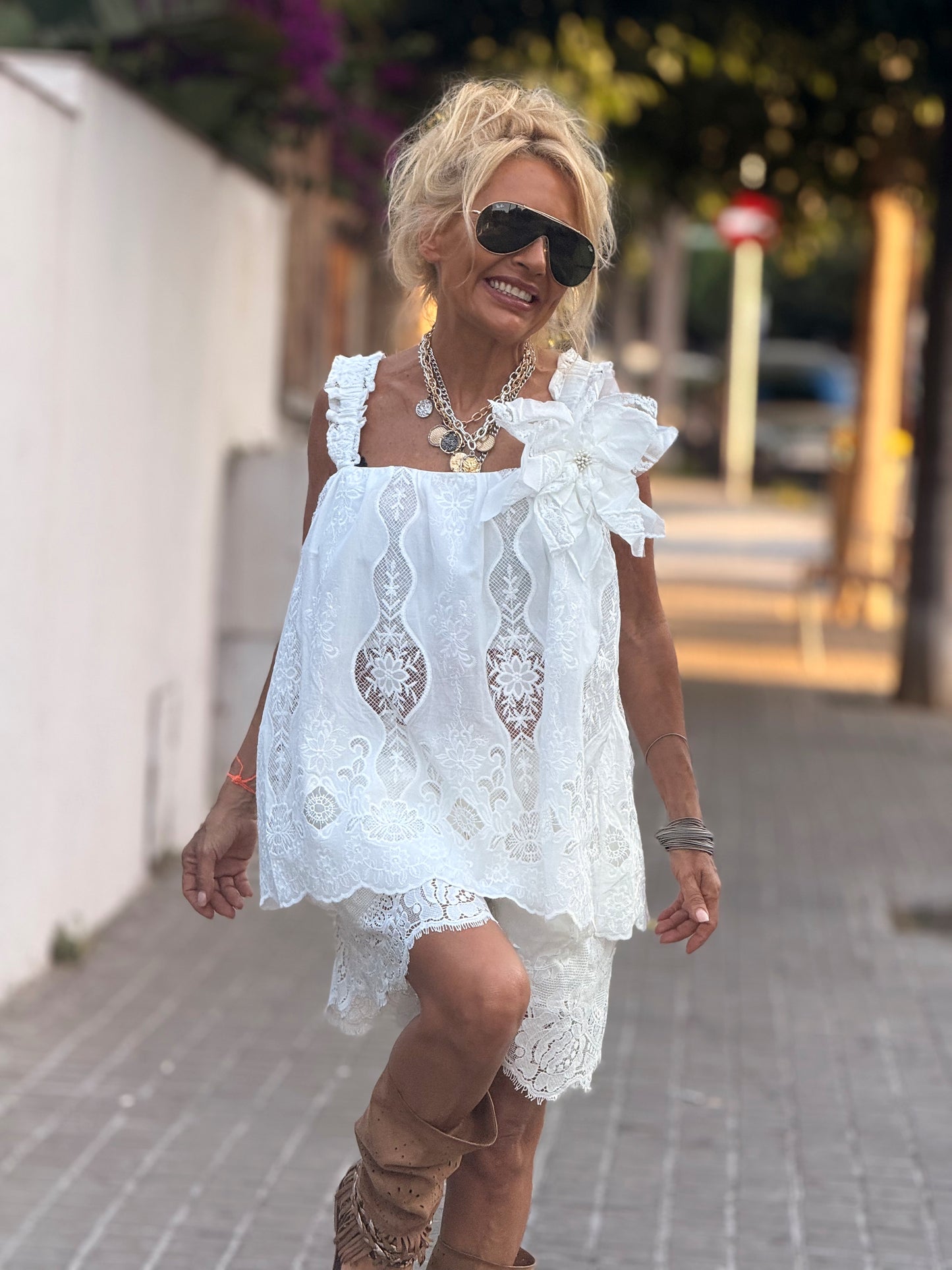 TOP LENCERO CON FLOR CHLOÉ BLANCO