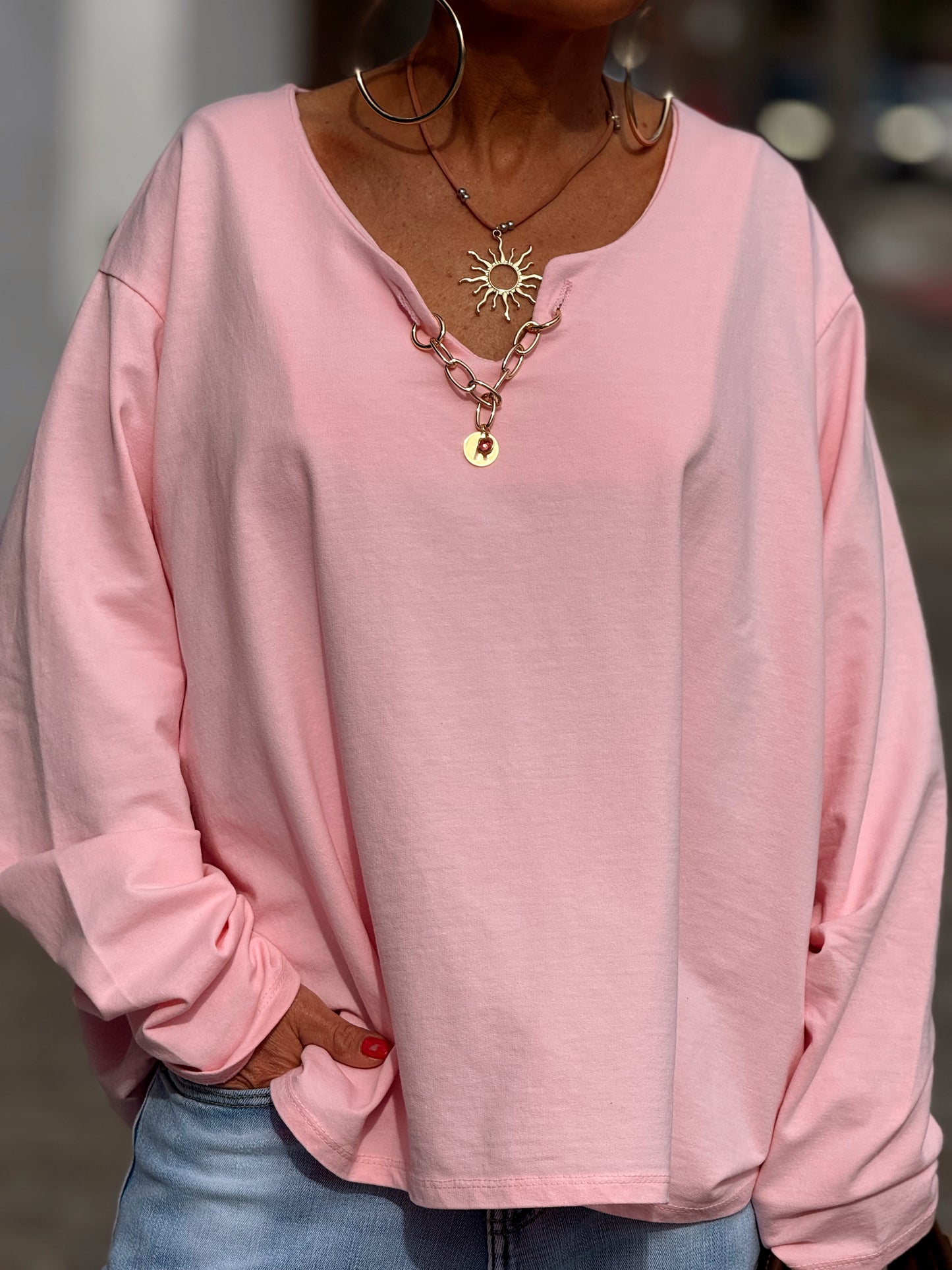 SUDADERA OVERSIZE CON CADENA LETRA CON BRILLANTE BRIGITTE MULTICOLOR