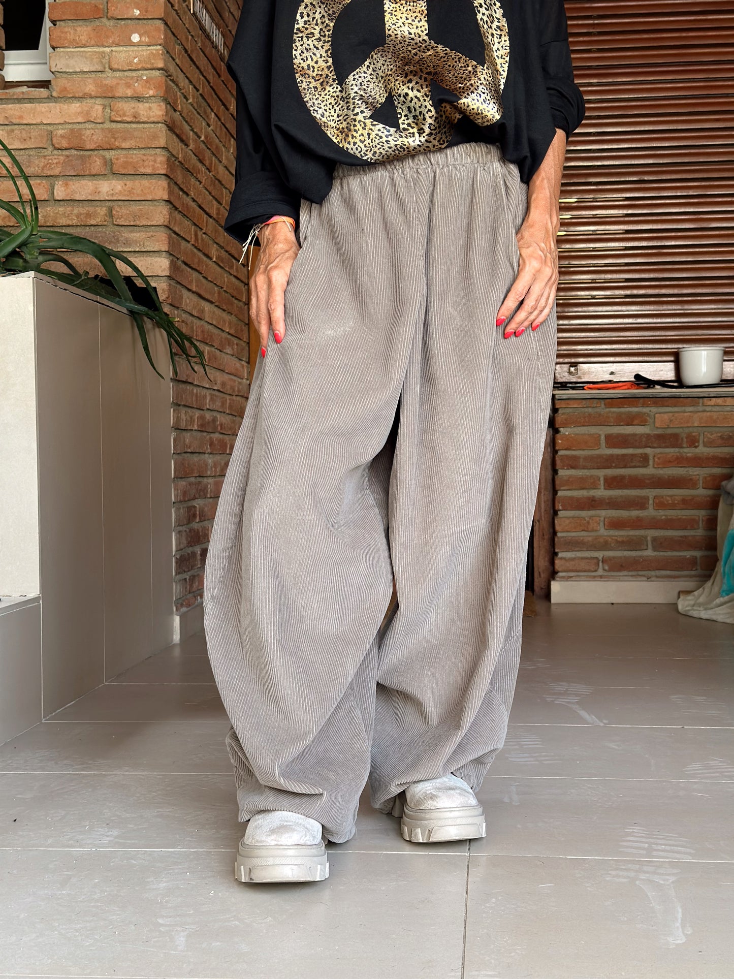 PANTALON  DE PANA OVERSIZE FIONA TOPO