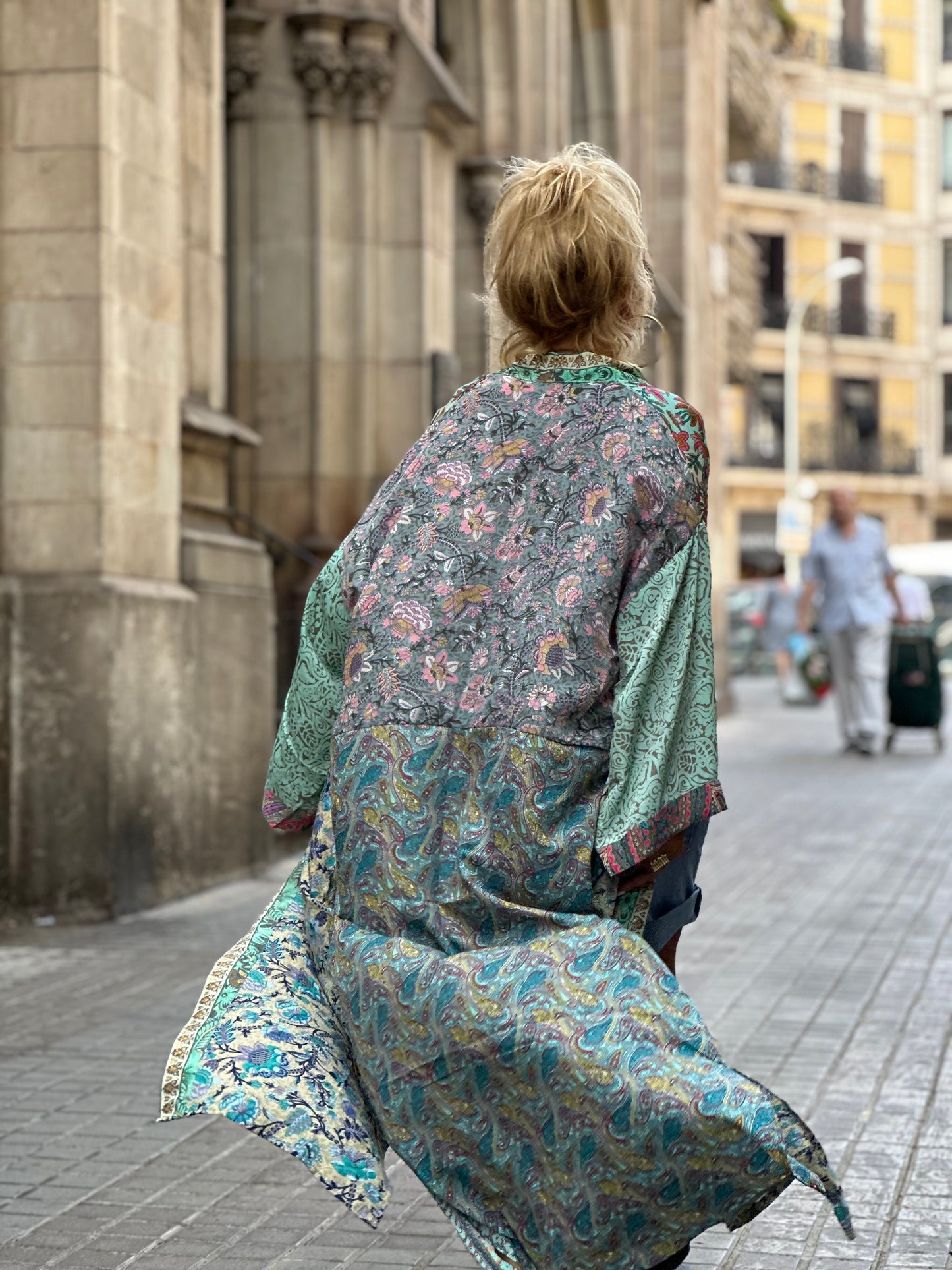 KIMONO OVERSIZE ESTAMPADO MANGA LARGA MULTICOLOR