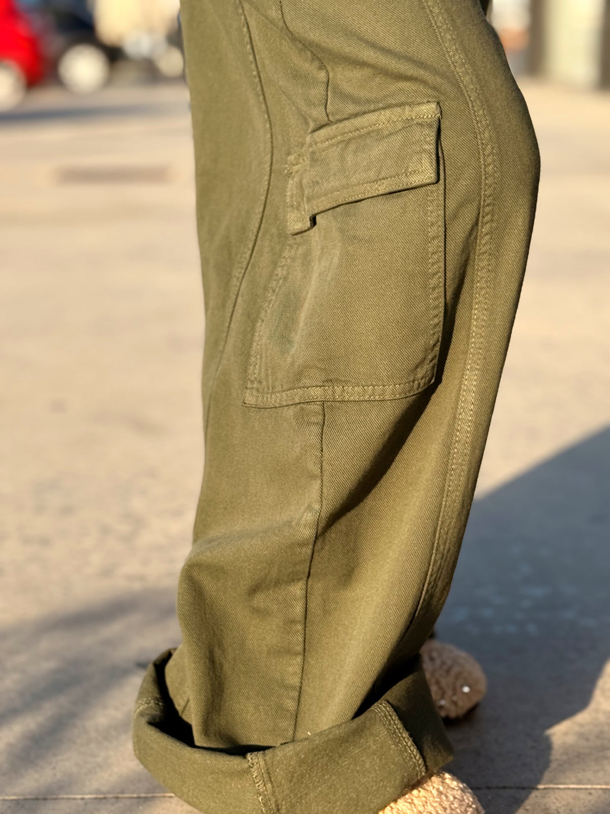 PANTALÓN CARGÓ CON CINTURÓN KAKI