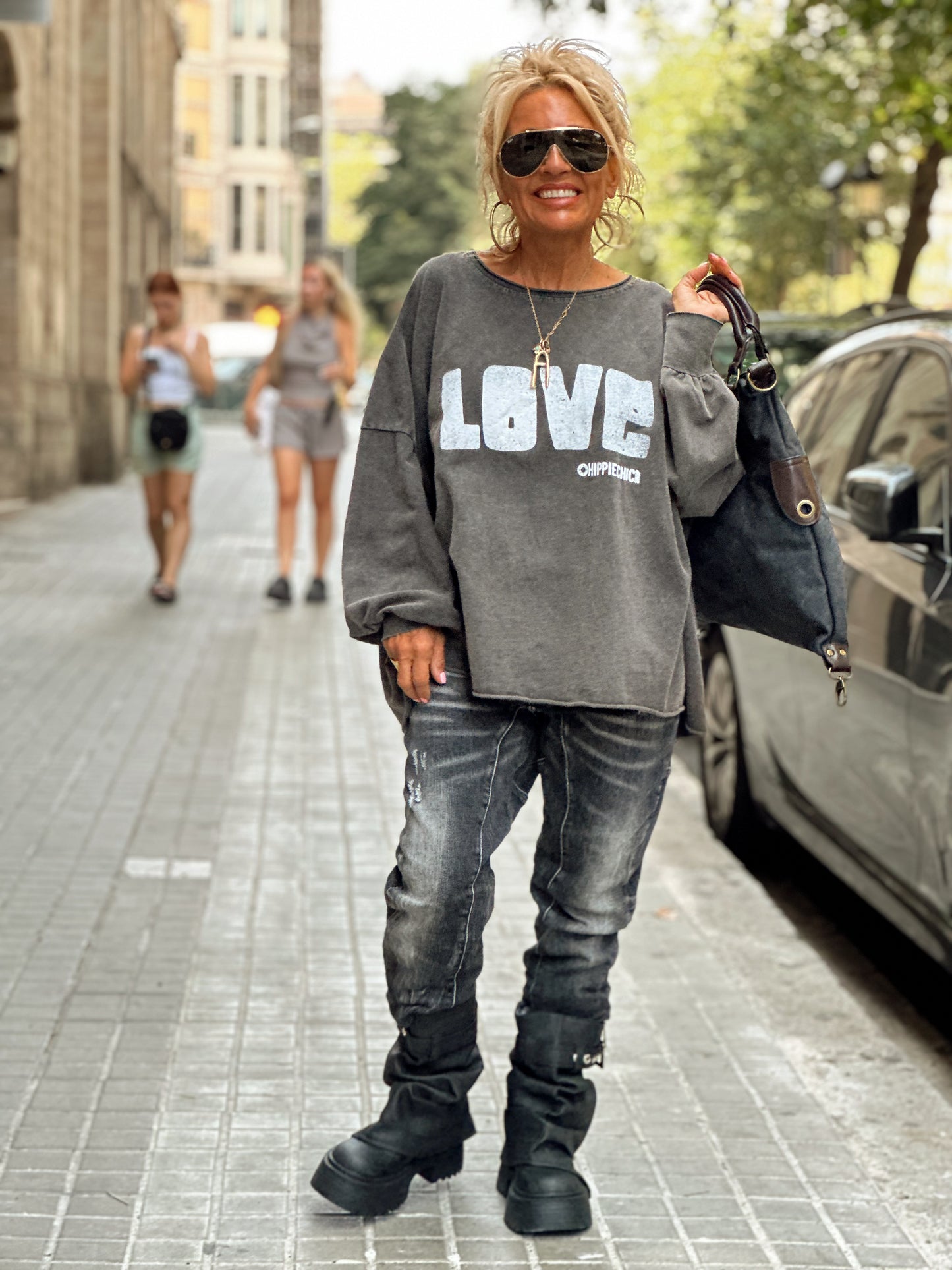 SUDADERA OVERSIZE LOVE GRIS ANTRACITA