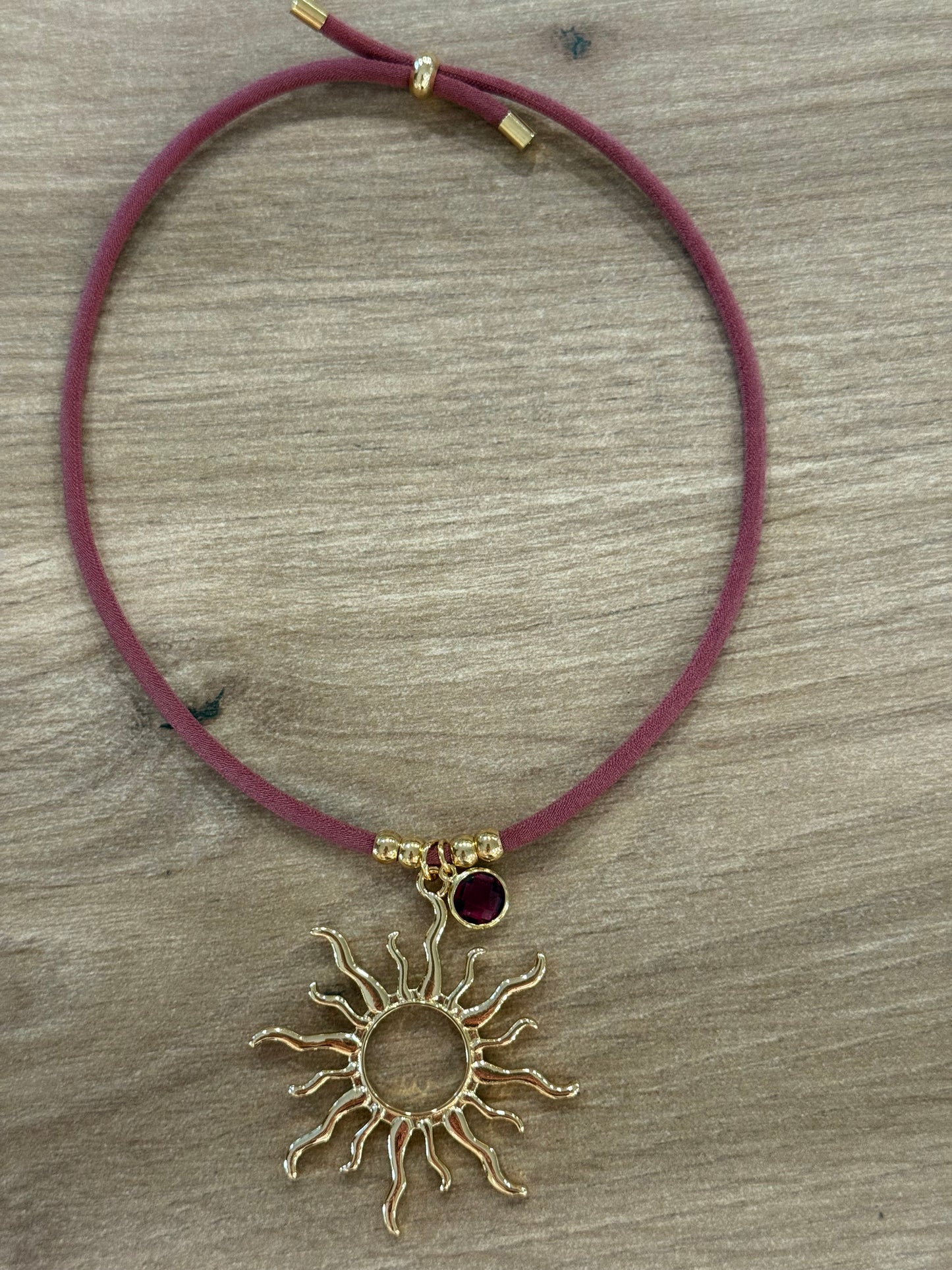 COLLAR SOL ☀️ CON BRILLANTE MULTICOLOR