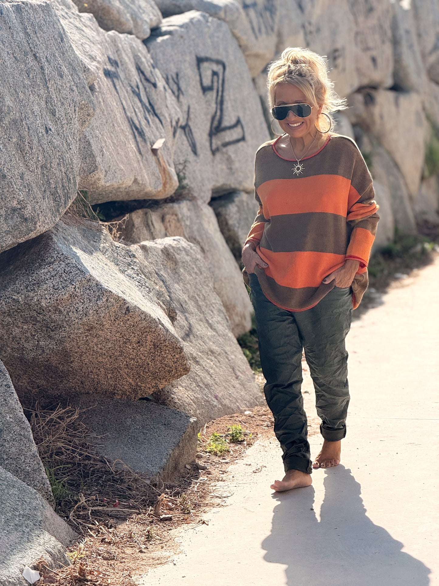 PANTALON CON GOMA ECOPIEL MULTICOLOR