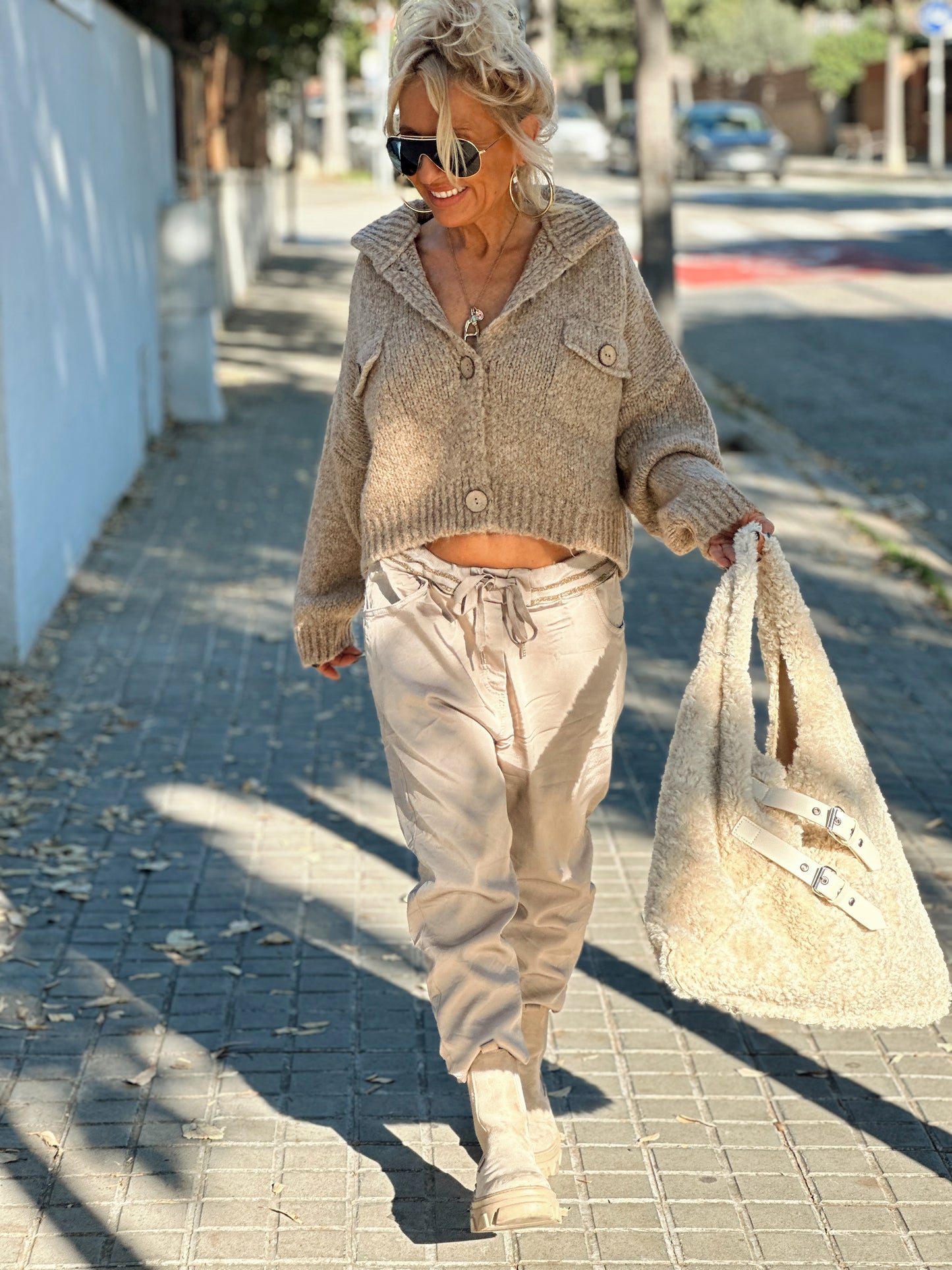 CHAQUETA DE PUNTO CROP-TOP BEIGE