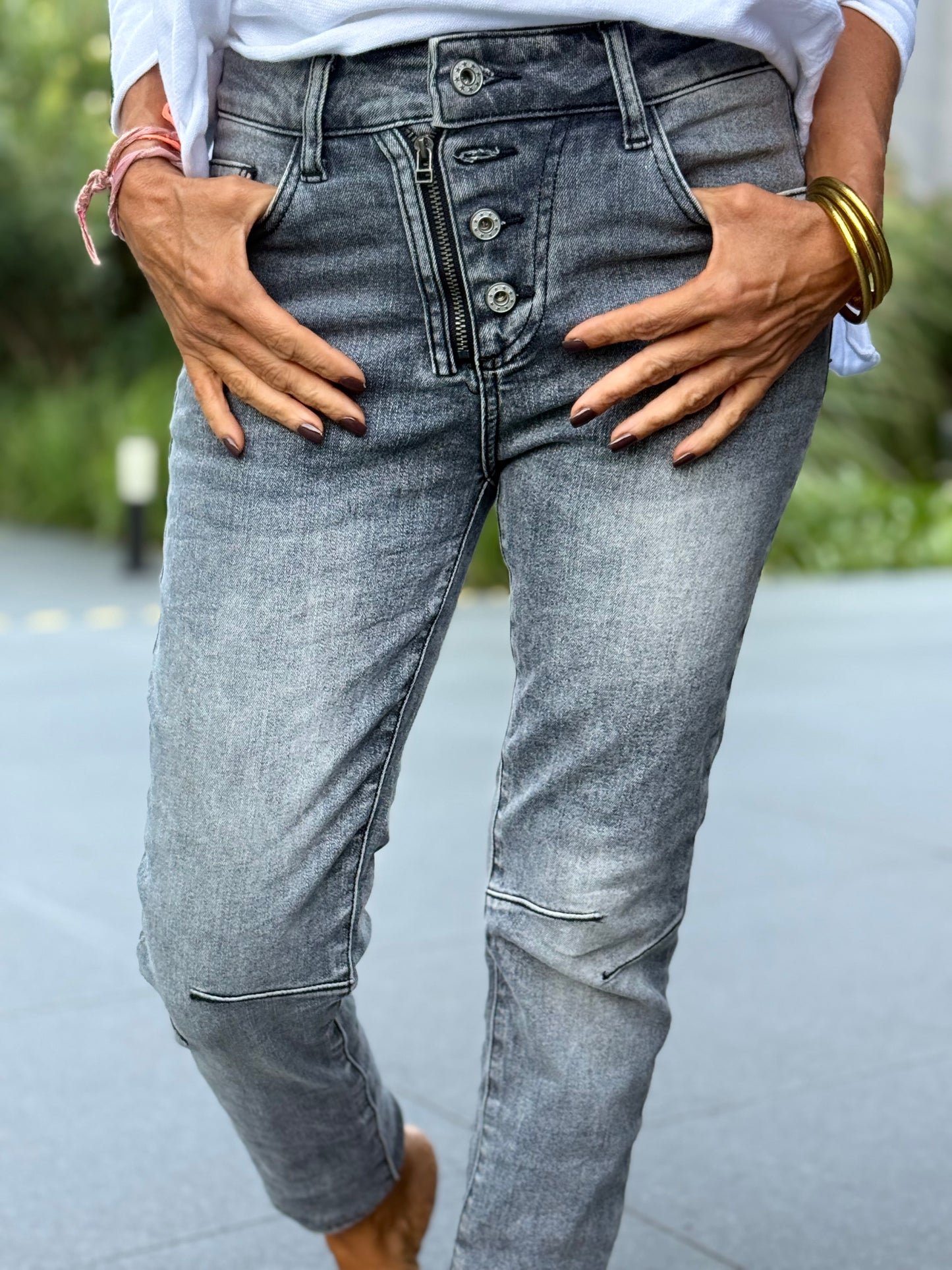 JEANS VAQUEROS GABY GRIS