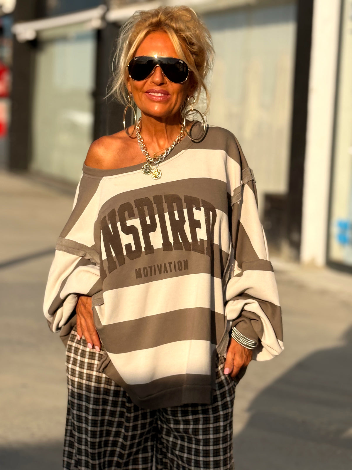 SUDADERA SUPER OVERSIZE INSPIRED RAYAS MULTICOLOR