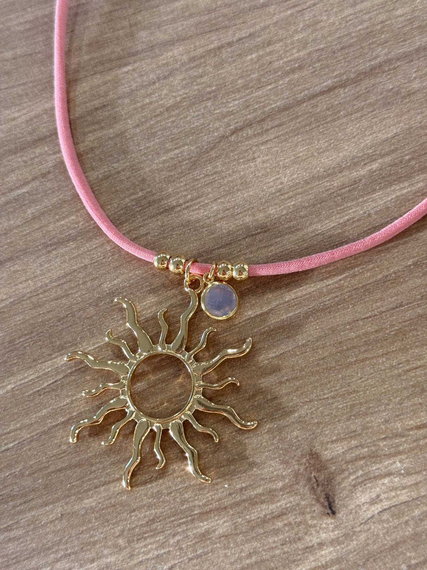 COLLAR SOL ☀️ CON BRILLANTE MULTICOLOR