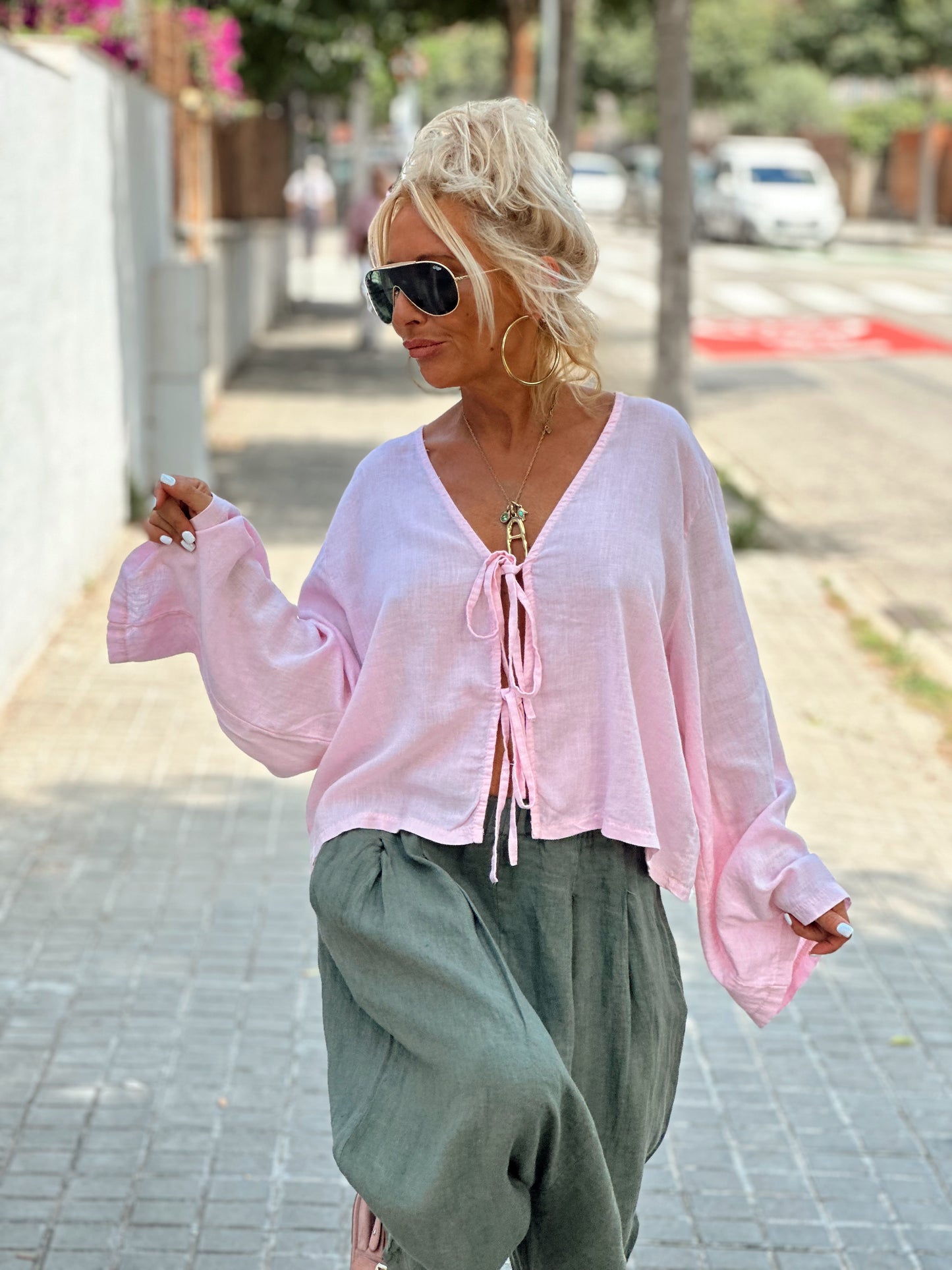 BLUSA CON LAZOS ROSA