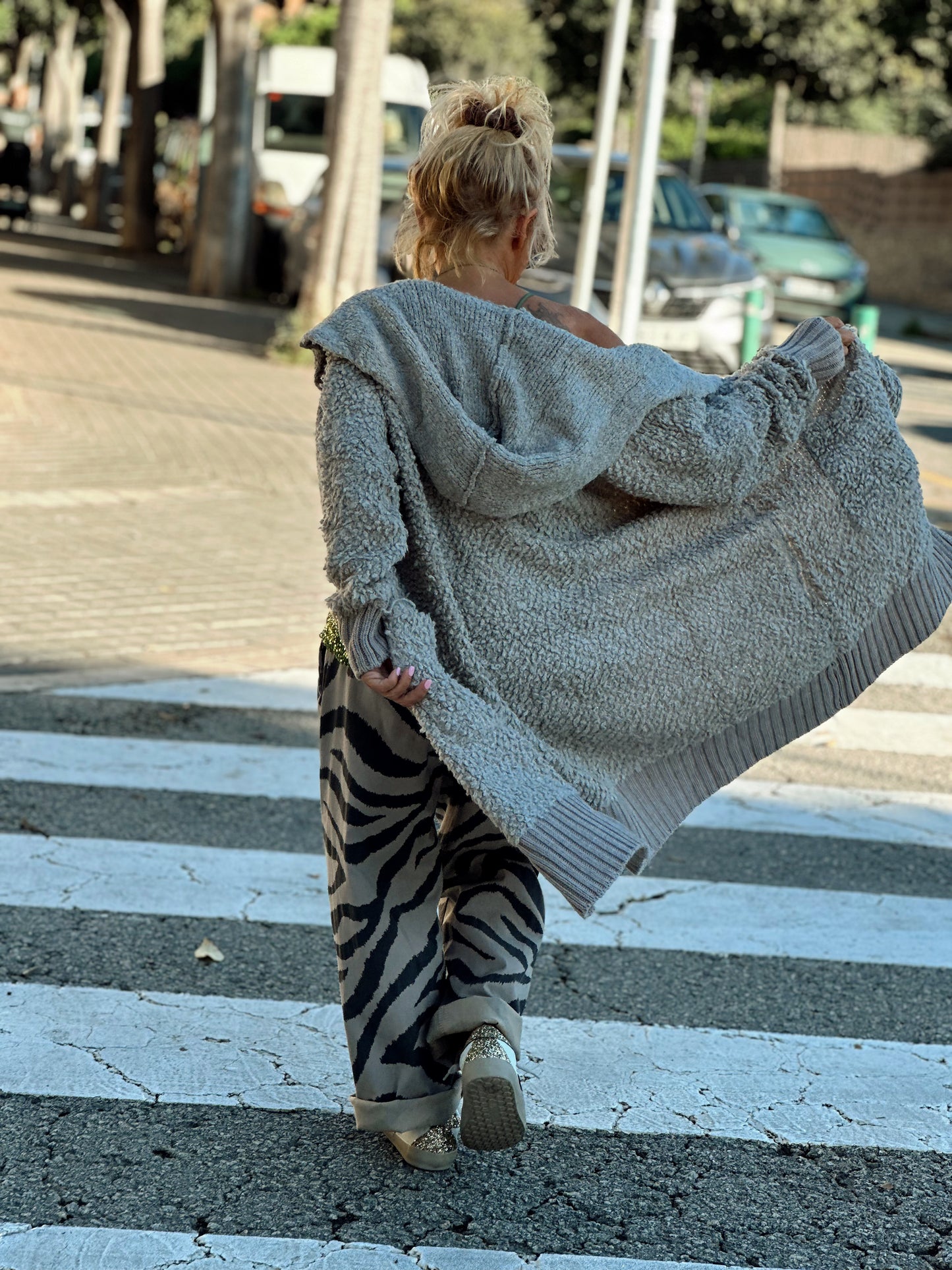 CHAQUETA DE PUNTO CON CAPUCHA BEIGE