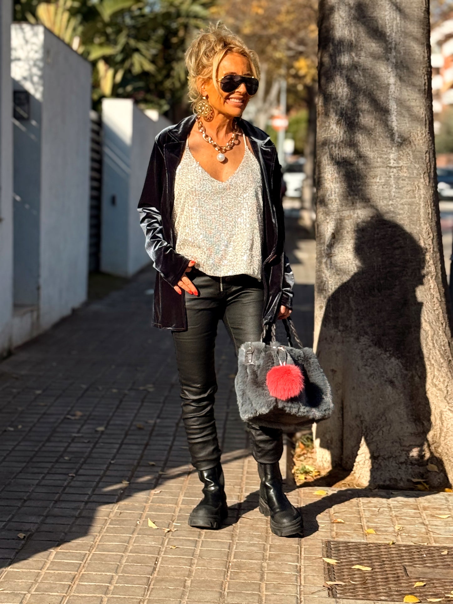 AMERICANA CON BOTONE TERCIOPELO GRIS