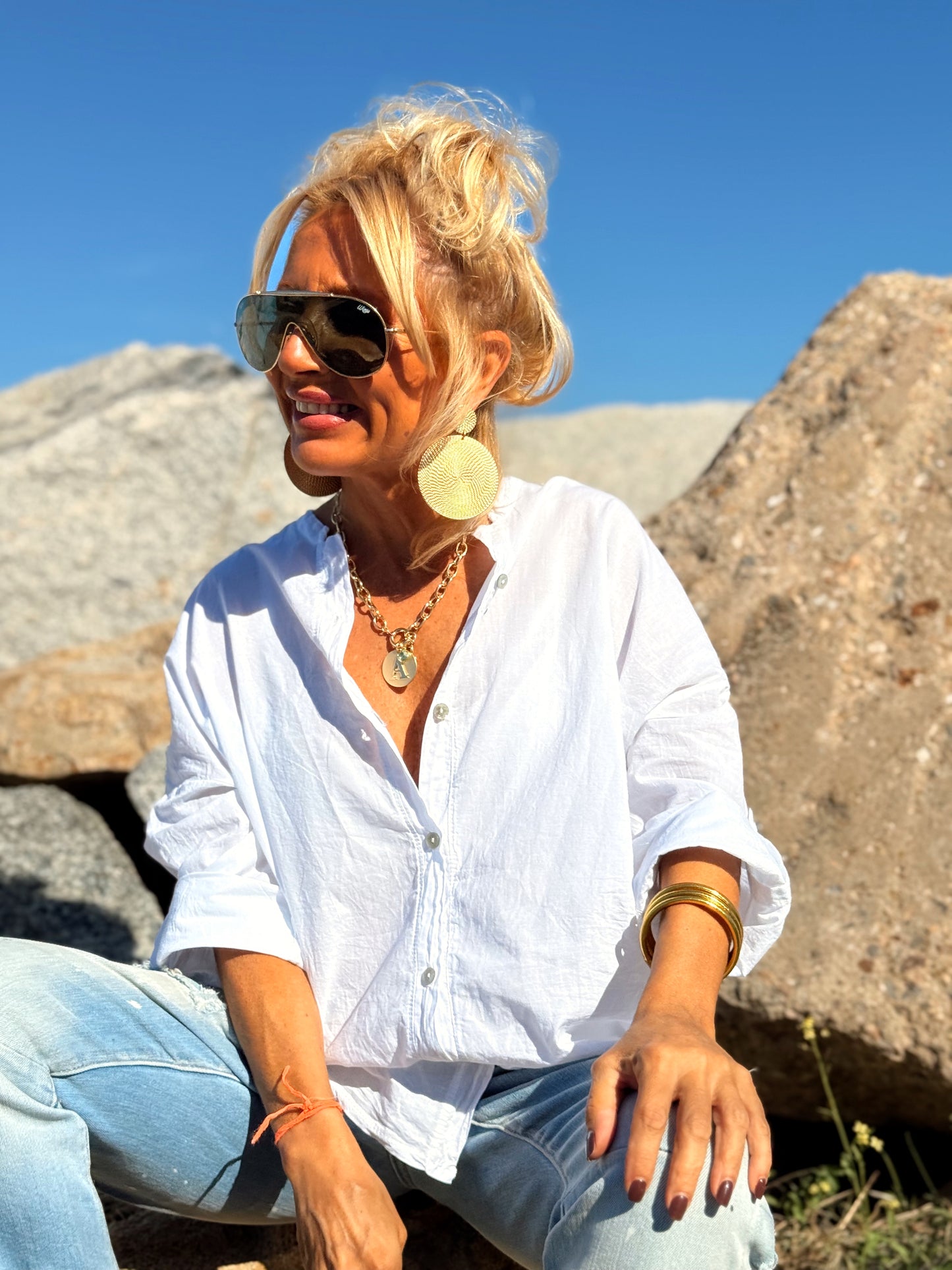 COLLAR CADENA CON LETRA Y BRILLANTE DORADO