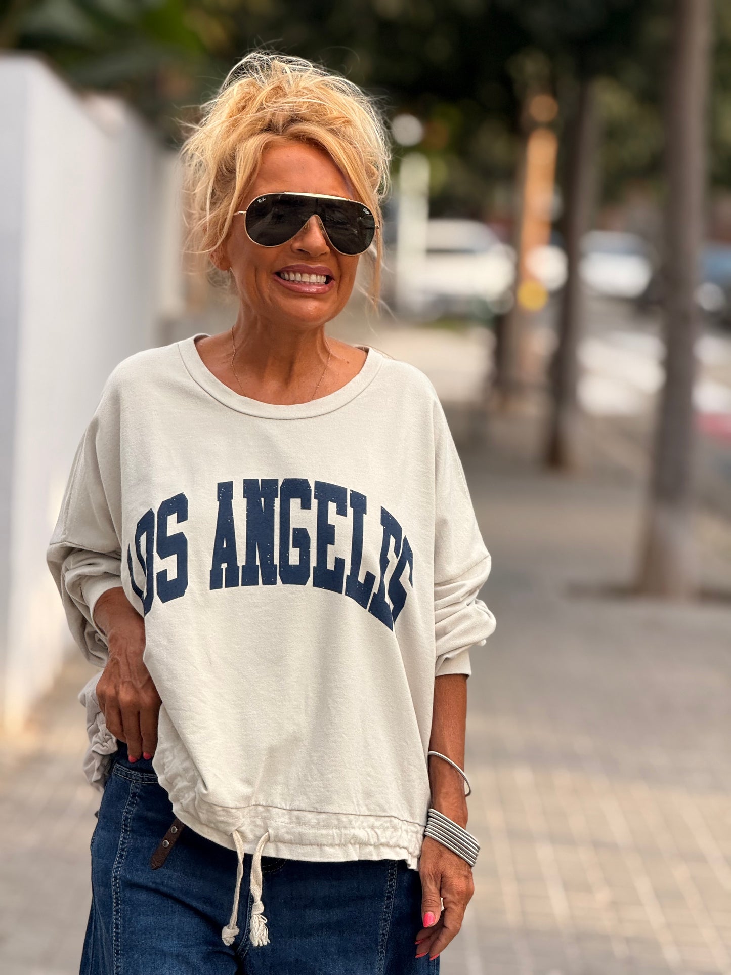 SUDADERA LOS ANGELES CON CORDÓN BEIGE