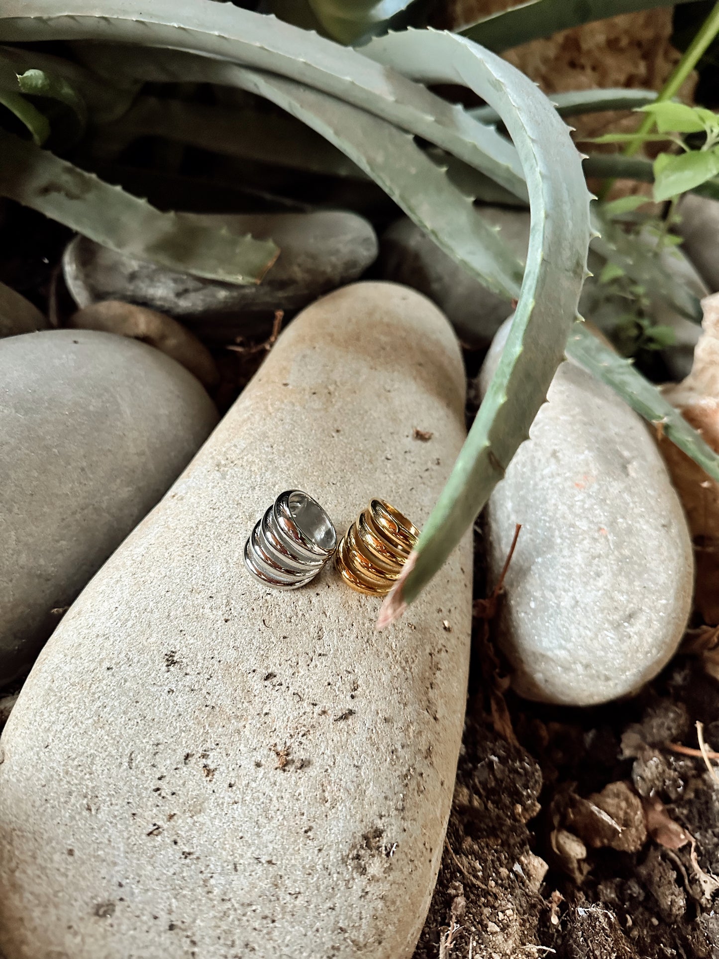 ANILLO CAMILLE DORADO