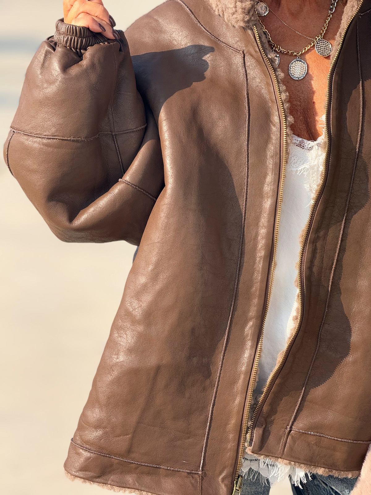 CHAQUETA OVERSIZE REVERSIBLE MOKA