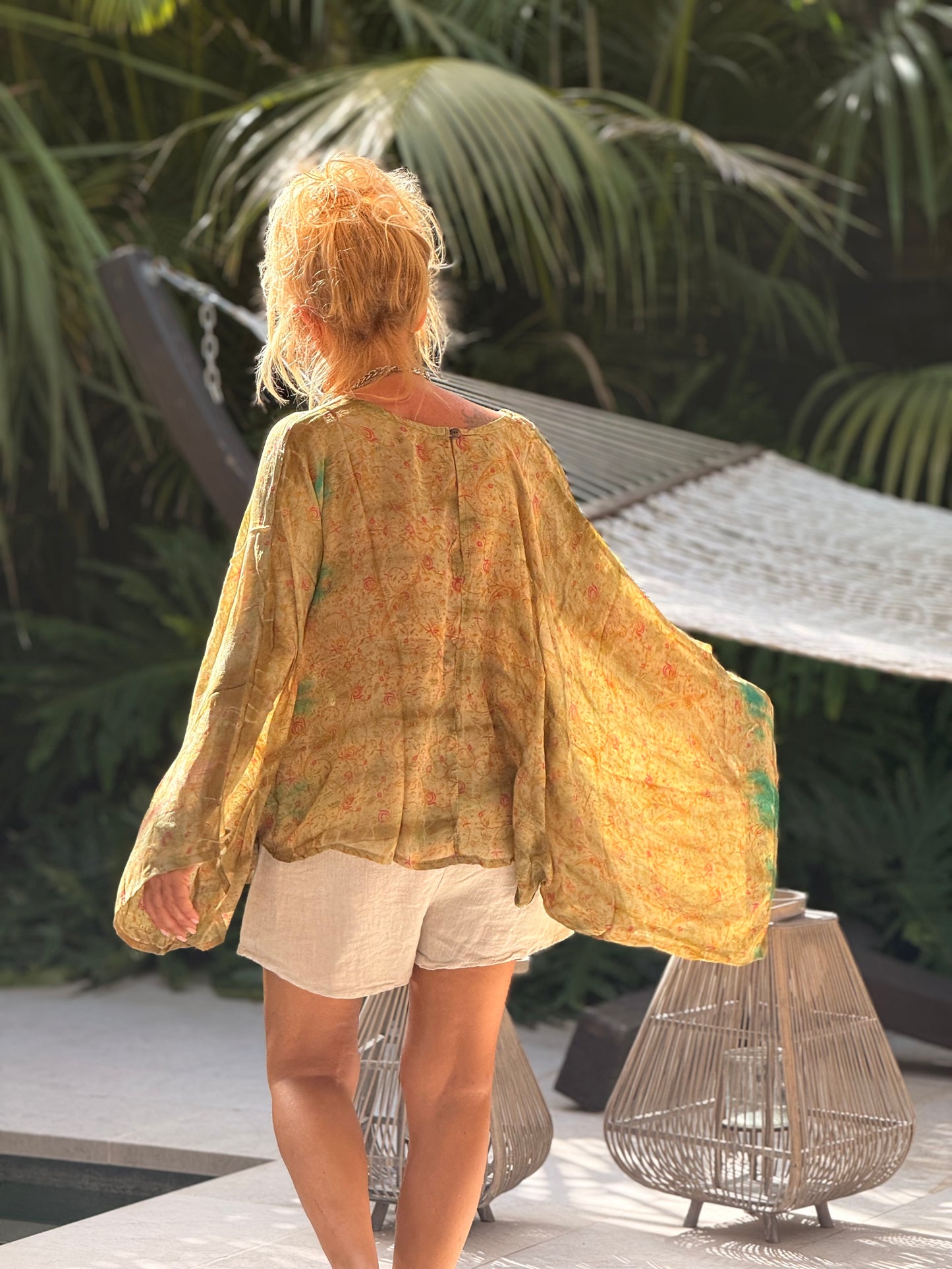 BLUSA-CAPA ESTAMPADO CREPE DE SEDA INDY MULTICOLOR