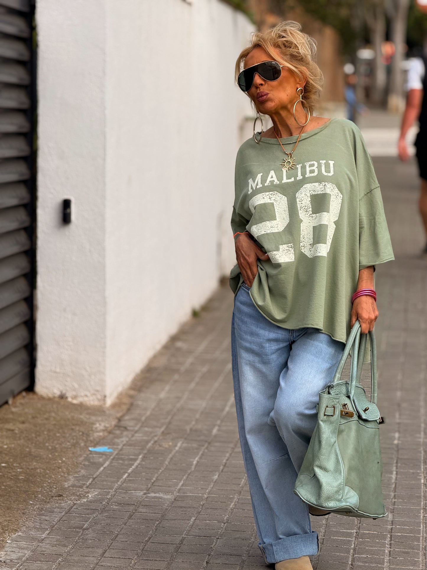 CAMISETA SUPER OVERSIZE DESGASTADA MALIBU MULTICOLOR