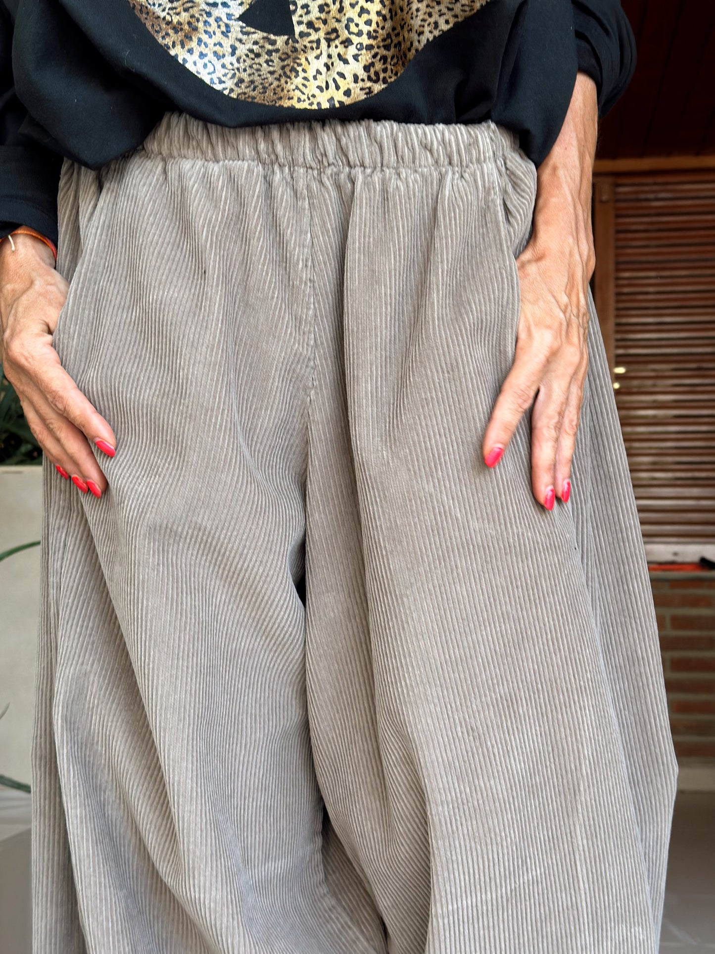 PANTALON  DE PANA OVERSIZE FIONA TOPO