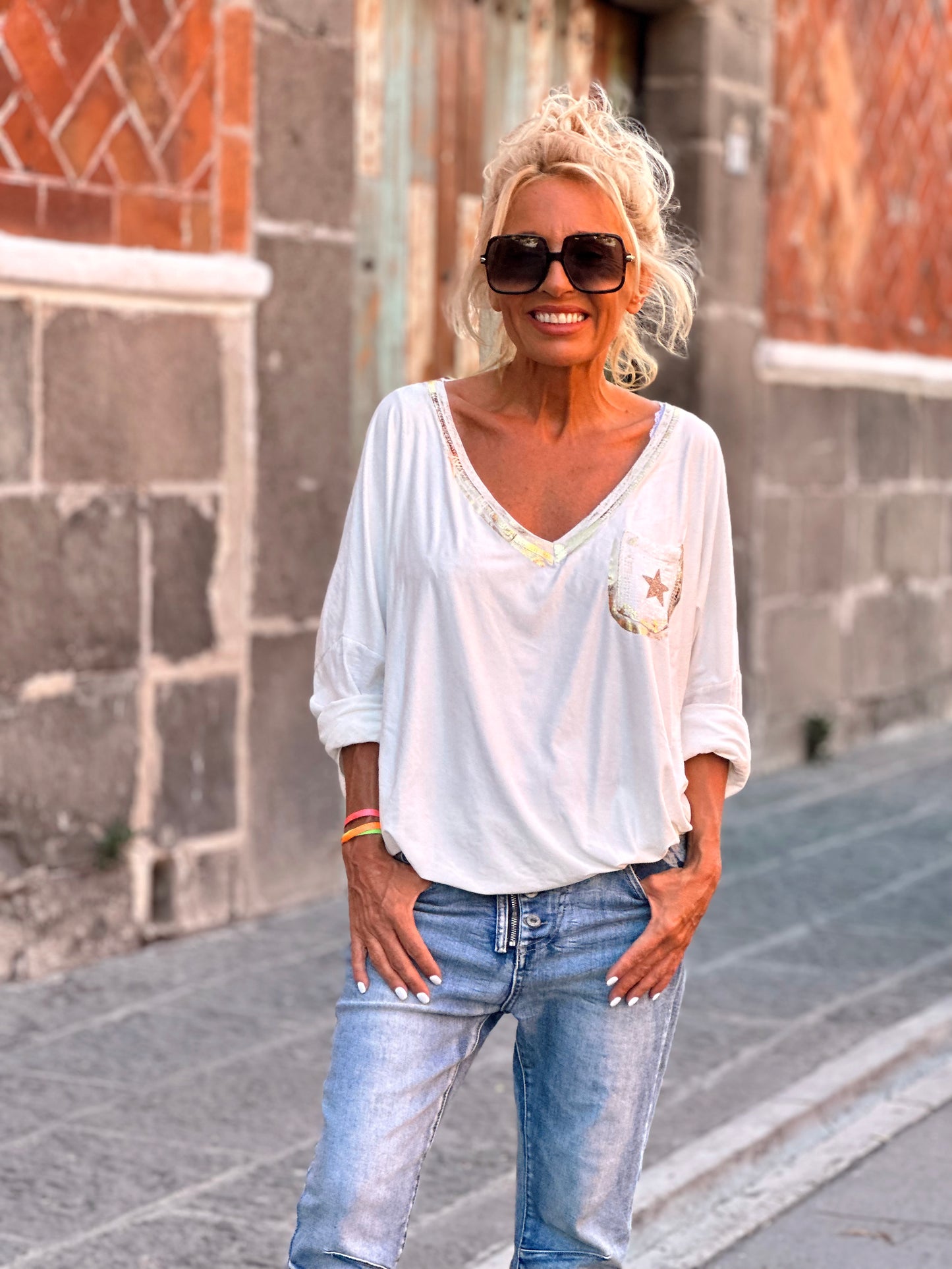 CAMISETA CON BOLSILLO ESTRELLA CRUDO