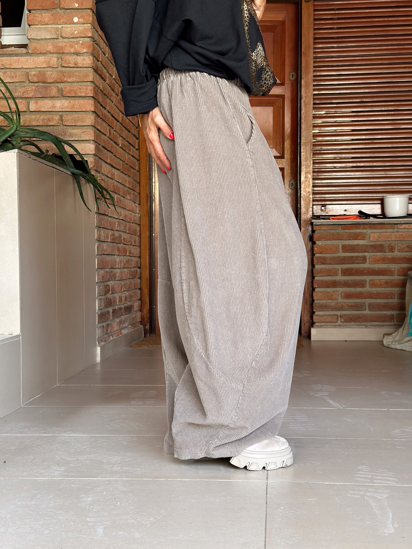 PANTALON  DE PANA OVERSIZE FIONA TOPO