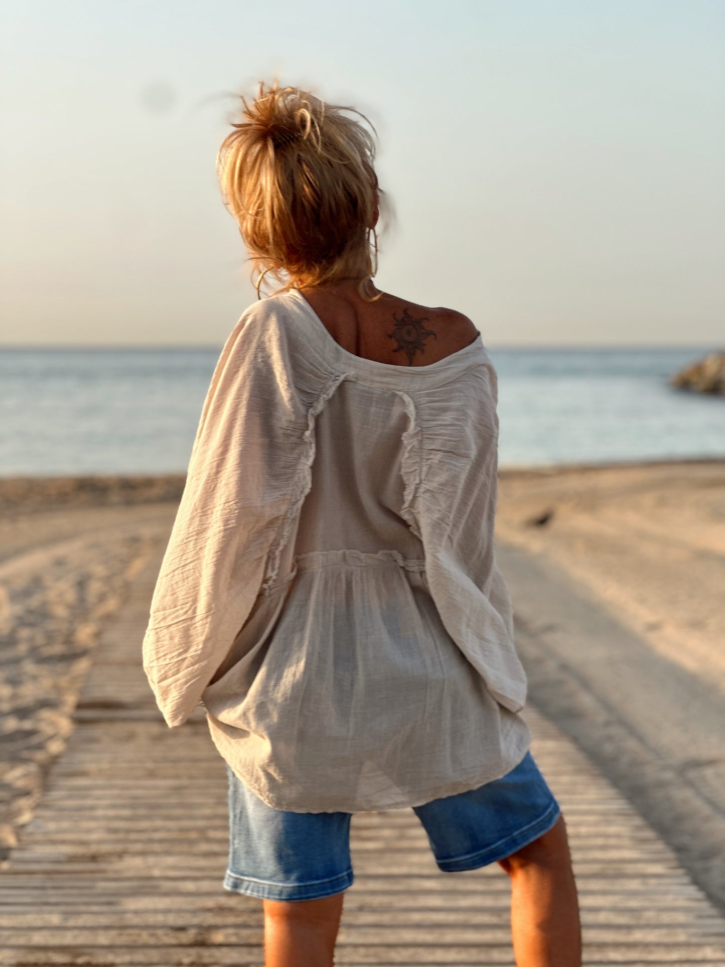 BLUSA OVERSIZE LOVE MOJITO BEIGE