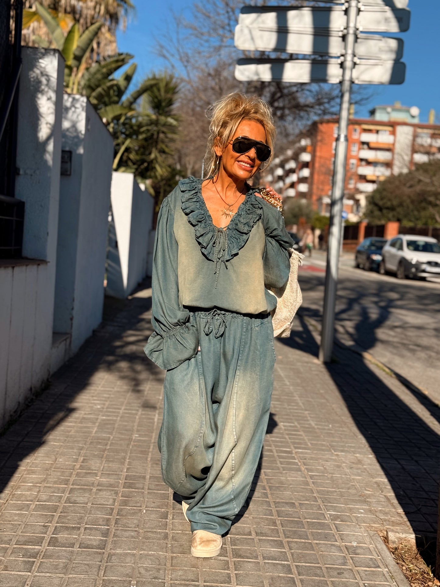 BLUSA VAQUEROS VOLANTE MULTICOLOR