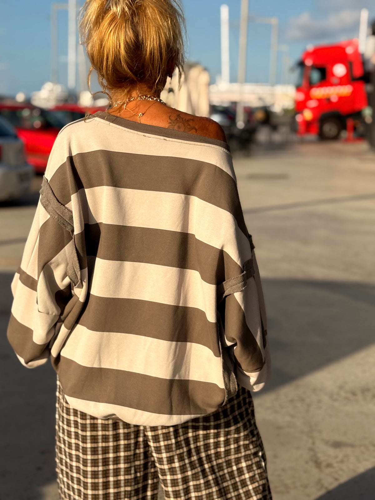 SUDADERA SUPER OVERSIZE INSPIRED RAYAS MULTICOLOR