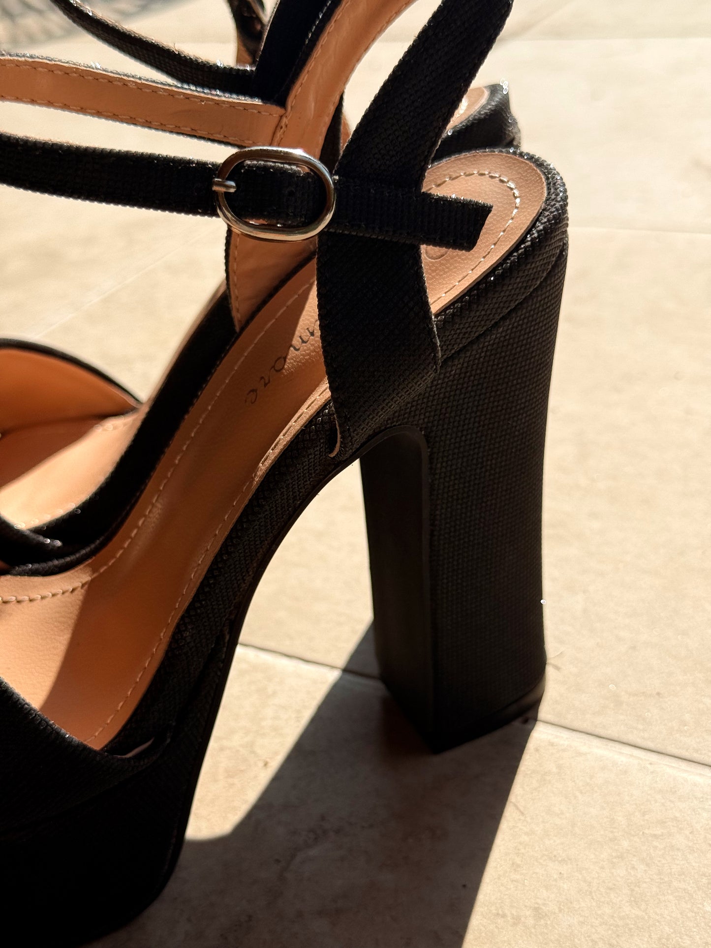 ZAPATOS DE TACONES PARIS NEGRO BRILLANTE