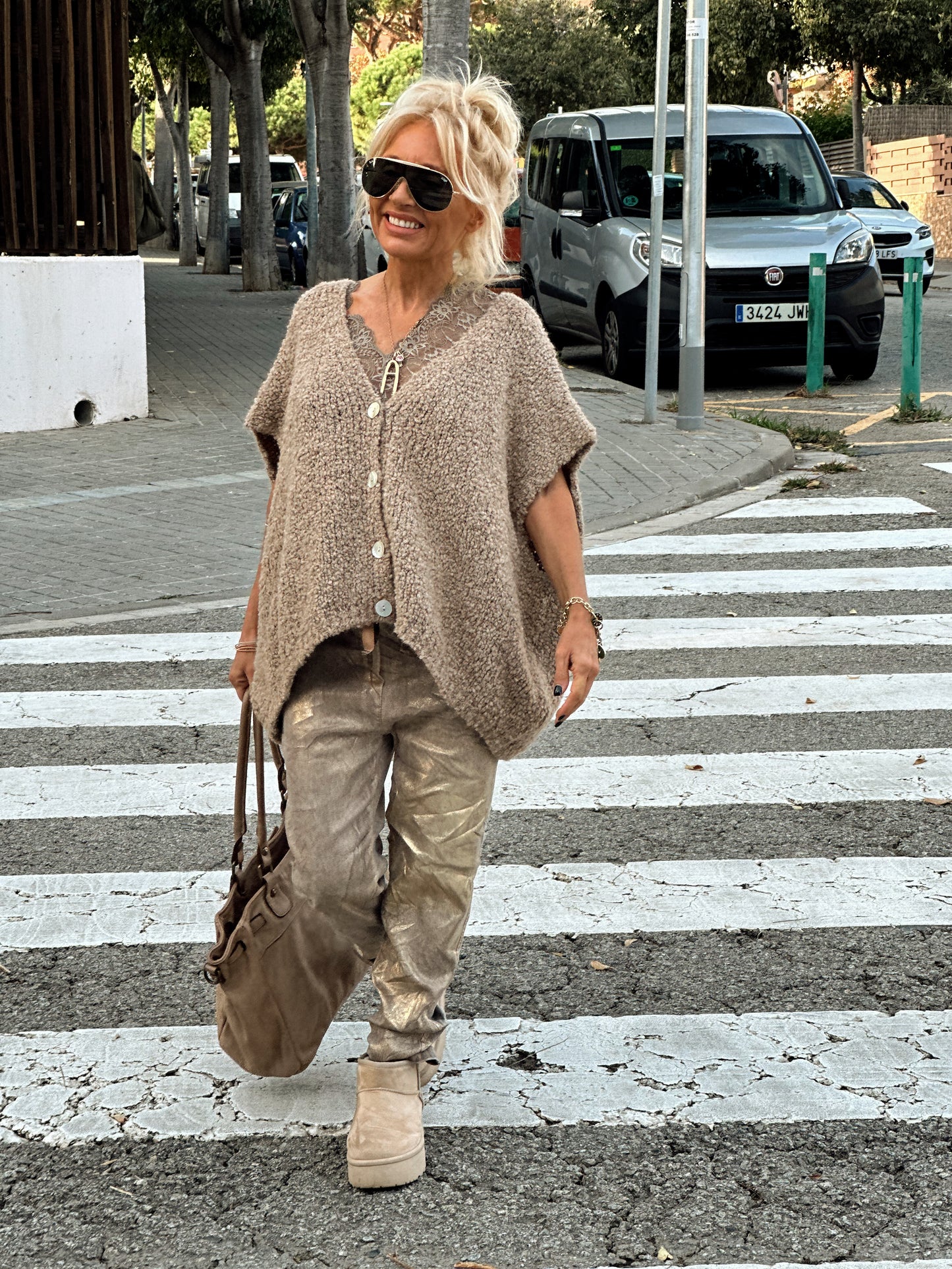 CHALECO DE PUNTO OVERSIZE CAMEL