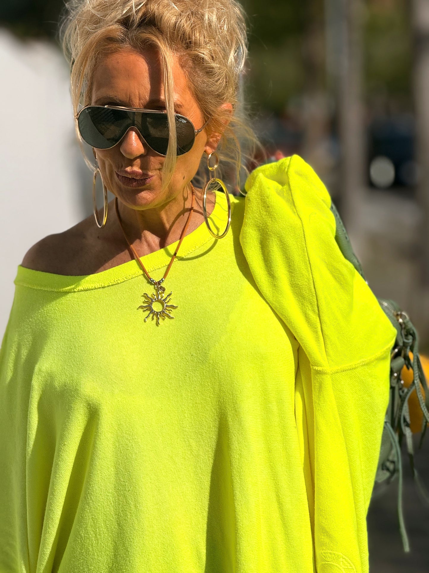 CAMISETA SUPER OVERSIZE SHILA NÉON MULTICOLOR