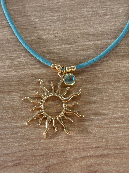 COLLAR SOL ☀️ CON BRILLANTE MULTICOLOR