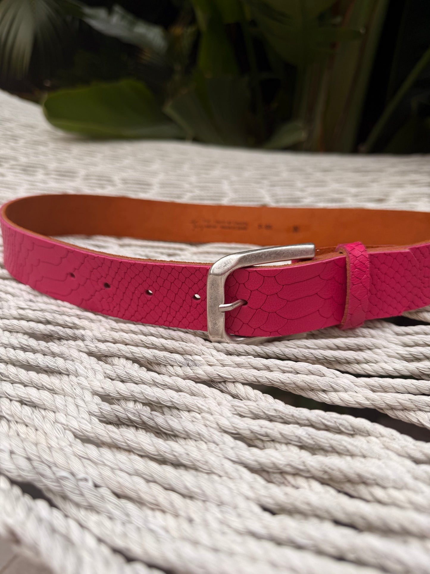 CINTURÓN CROCRO FUCSIA