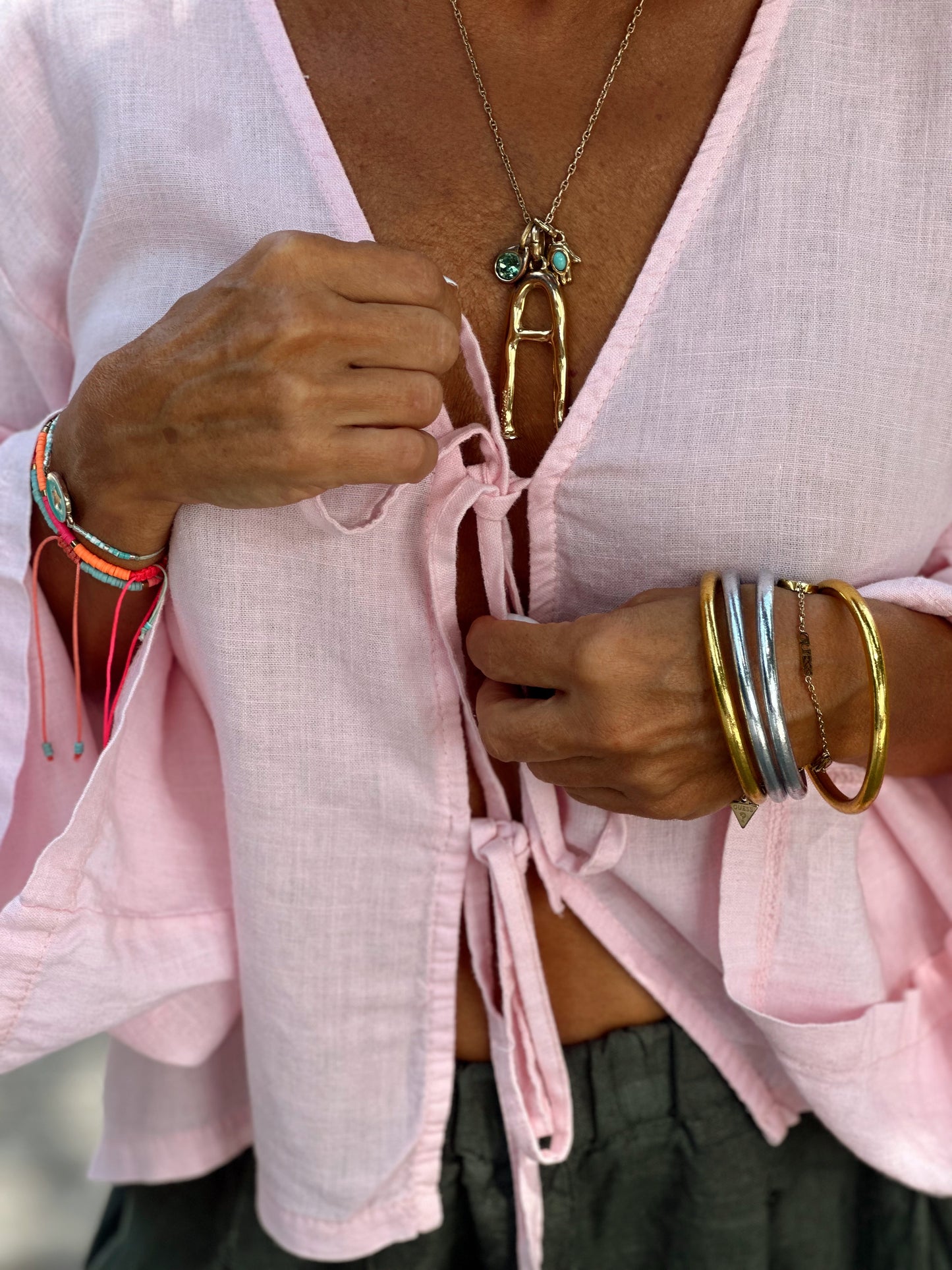 BLUSA CON LAZOS ROSA