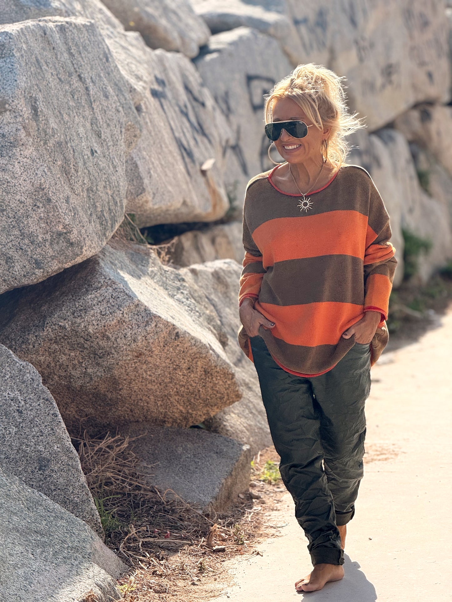 PANTALON CON GOMA ECOPIEL MULTICOLOR