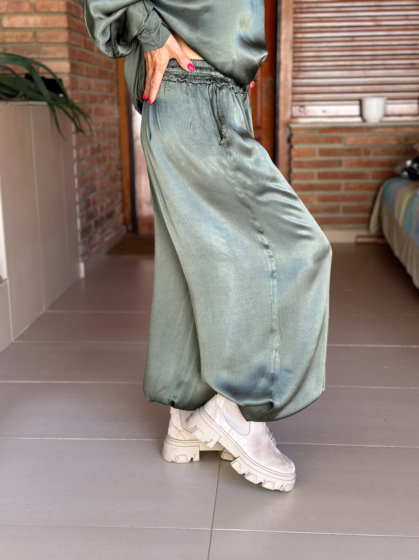 PANTALON LARGO BAGGY AVA KAKI