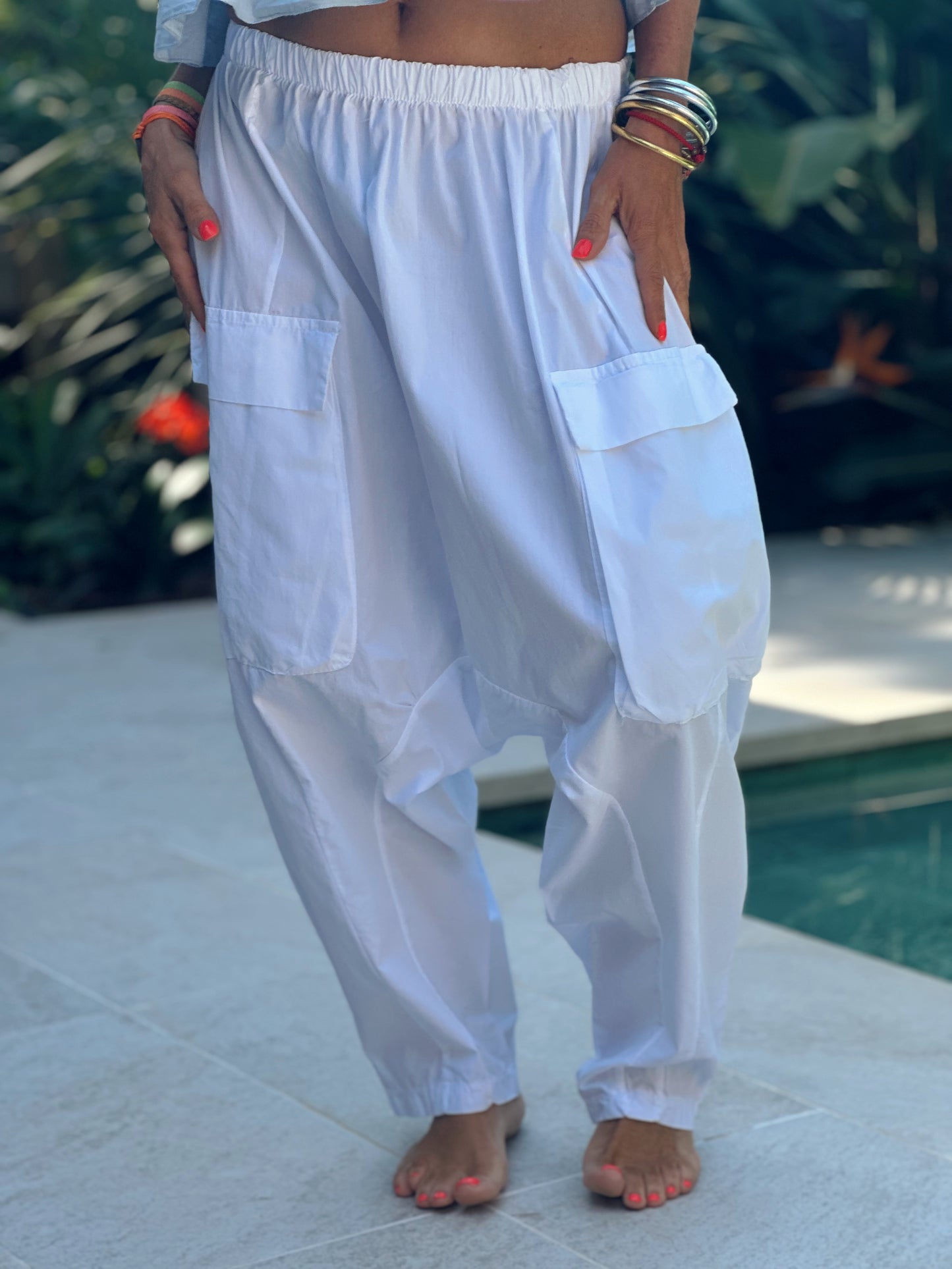 PANTALON BAGGY CON BOLSILLOS MANU BLANCO