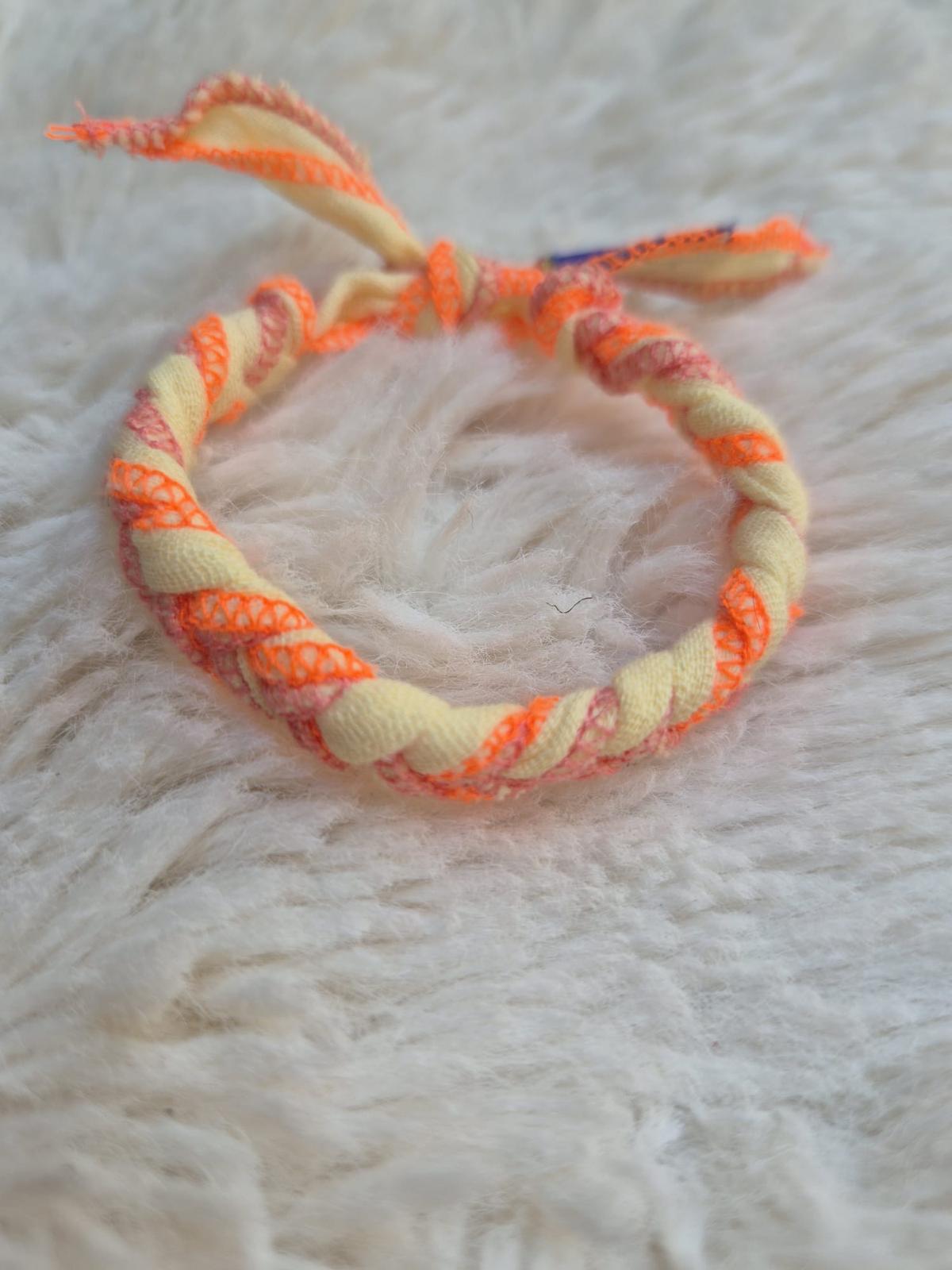 PULSERA ENTRELAZADA
