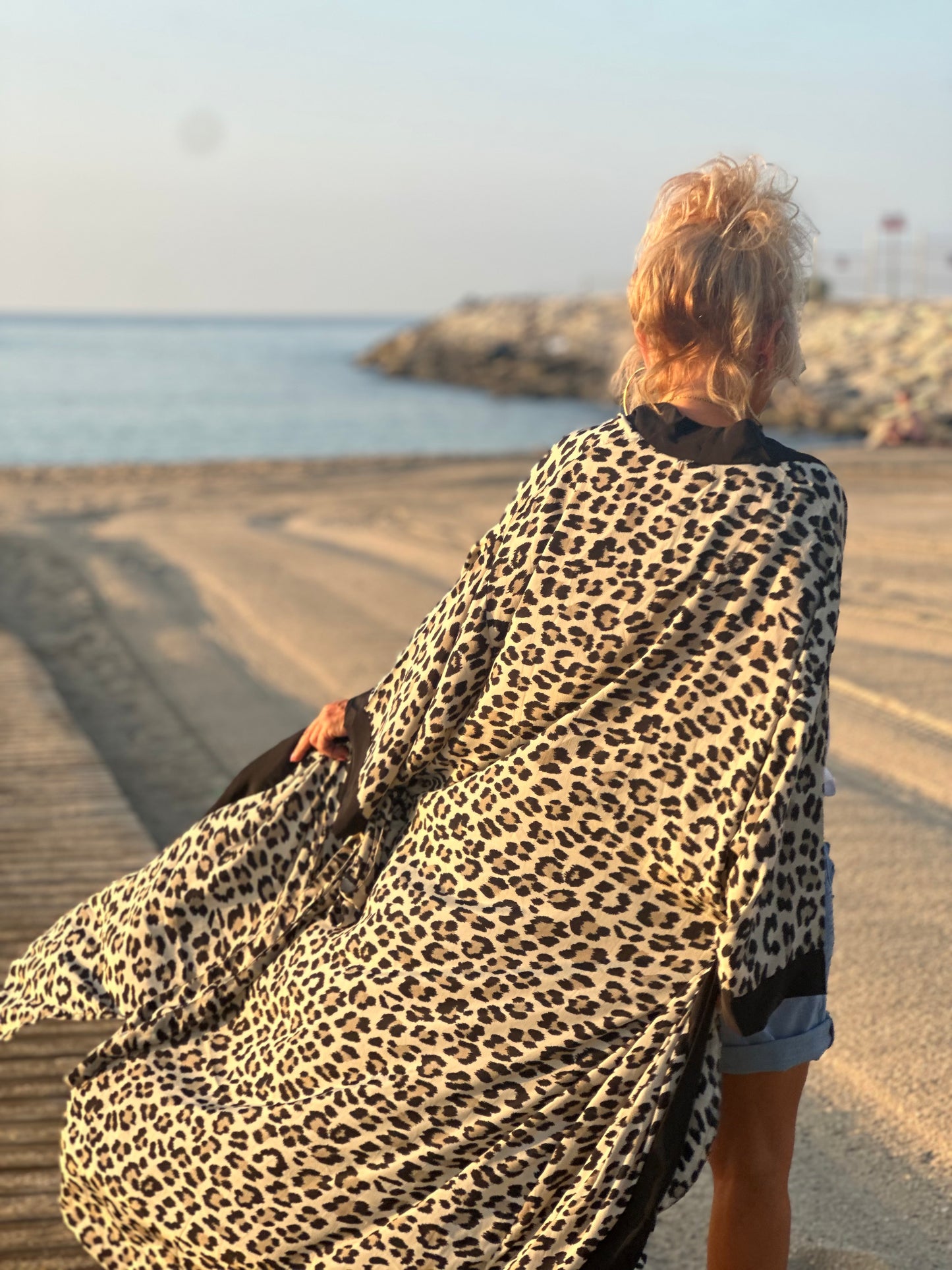 KIMONO  OVERSIZE ESTAMPADO MANGA LARGA ANIMAL PRINT