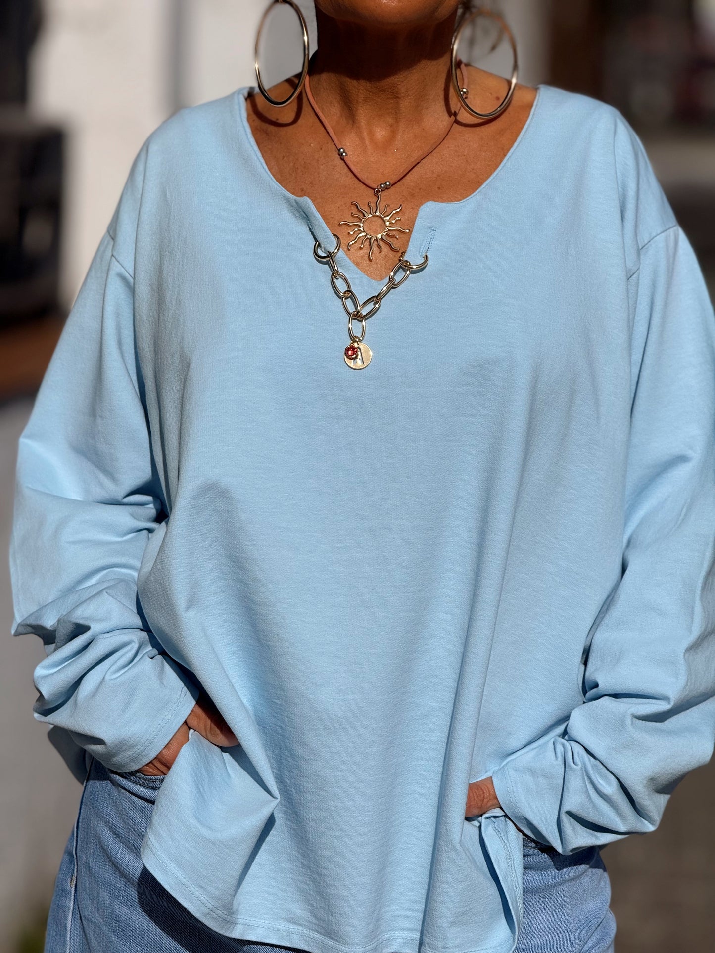 SUDADERA OVERSIZE CON CADENA LETRA CON BRILLANTE BRIGITTE MULTICOLOR